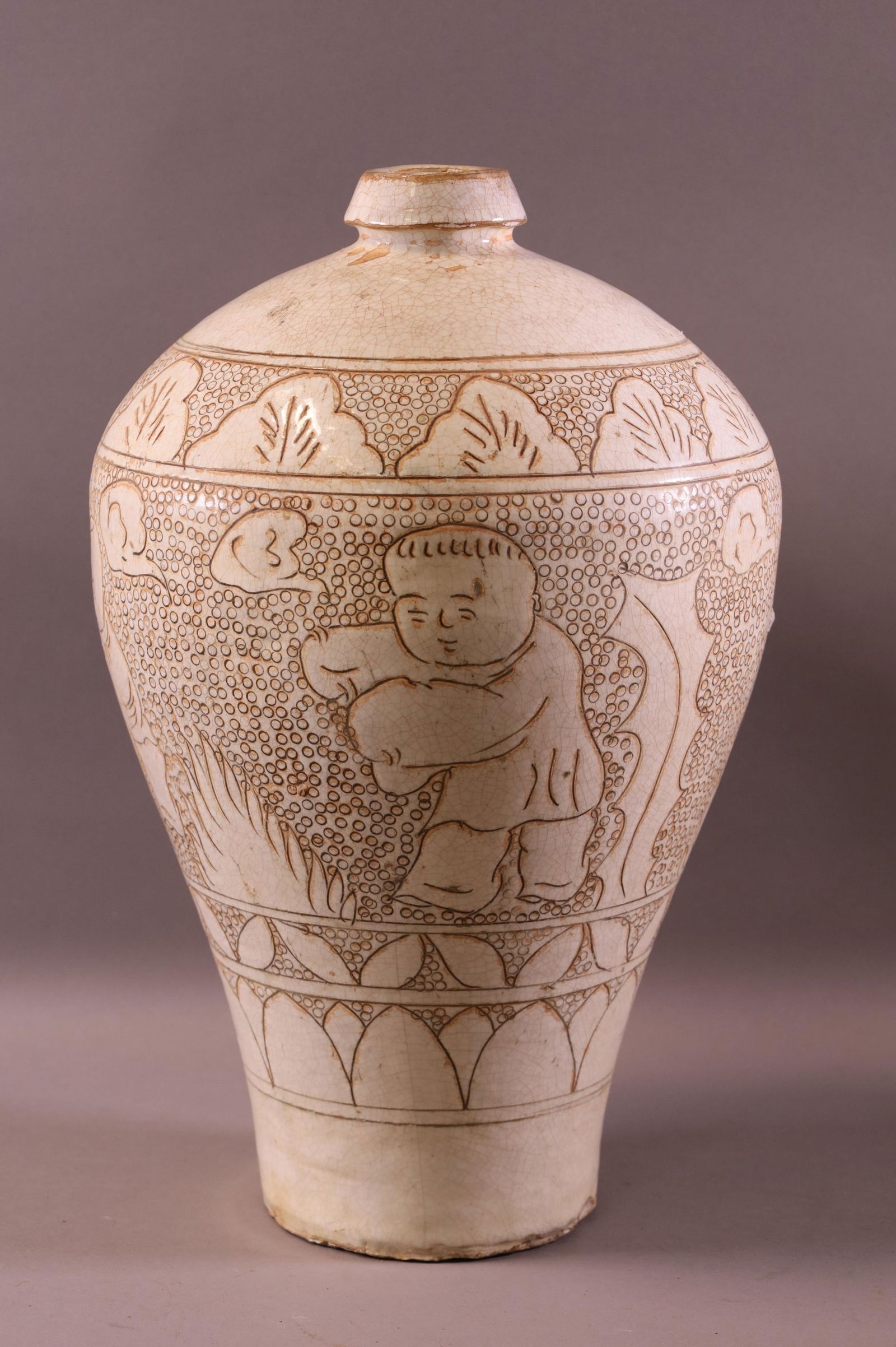 CHINESE PORCELAIN VASE (1 of 4)