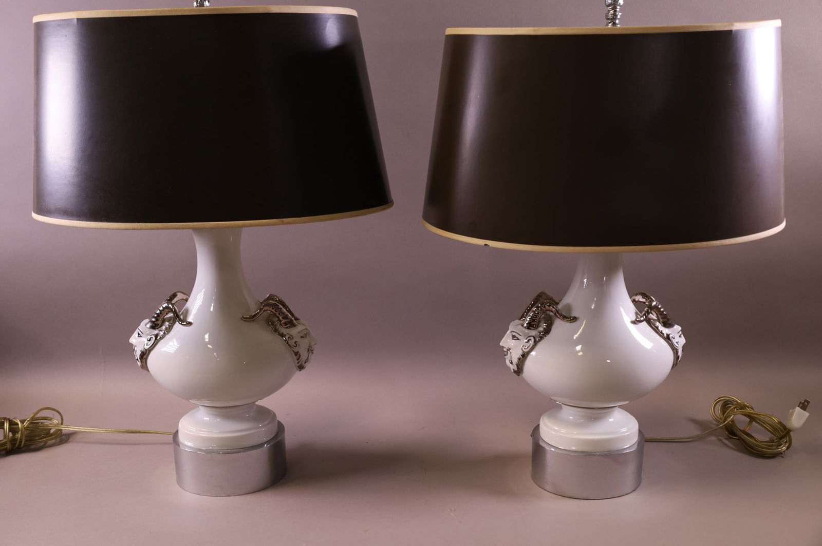 PAIR OF DECORATOR TABLE LAMPS (1 of 3)