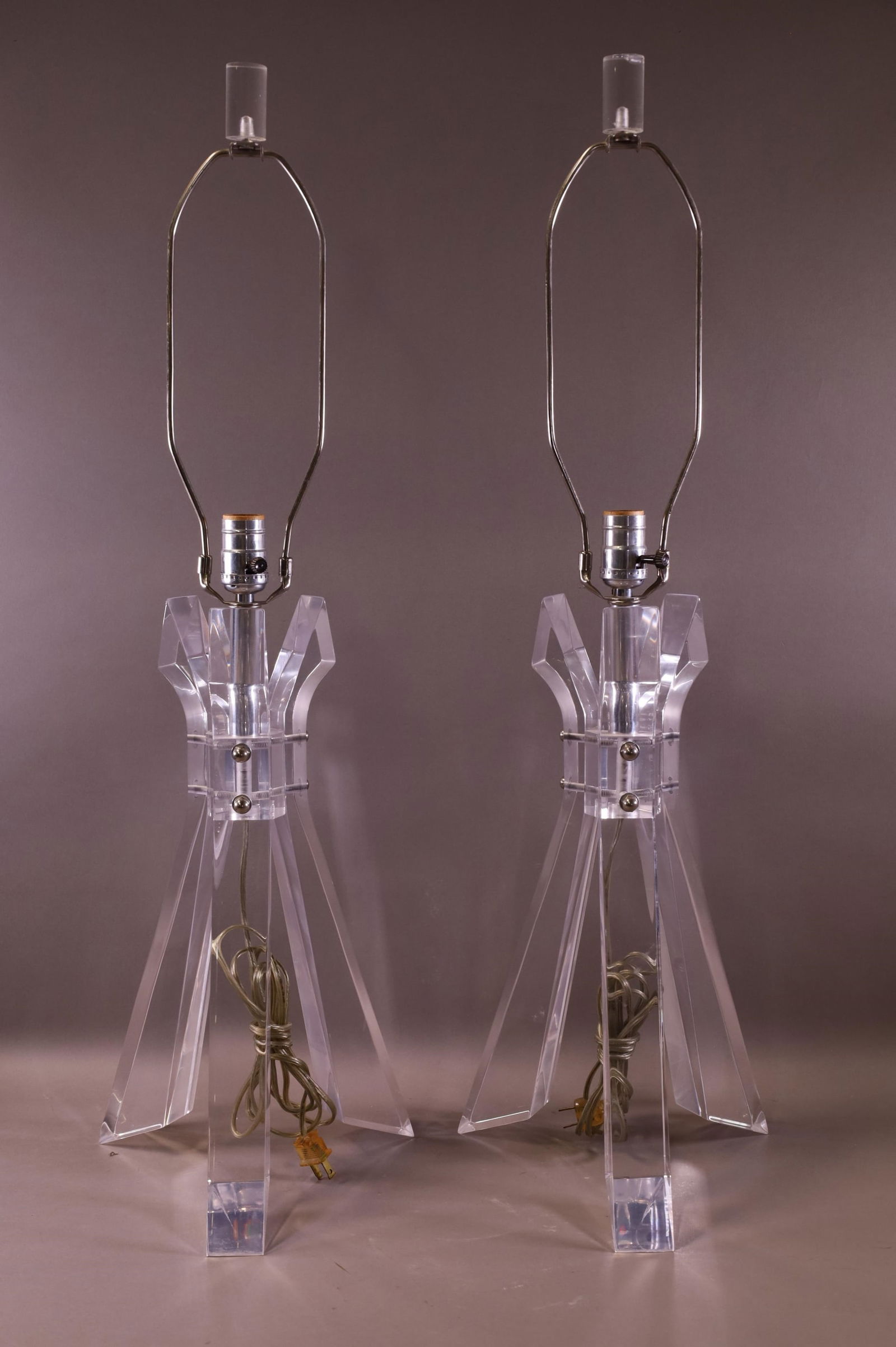 PAIR OF LUCITE TABLE LAMPS (1 of 3)