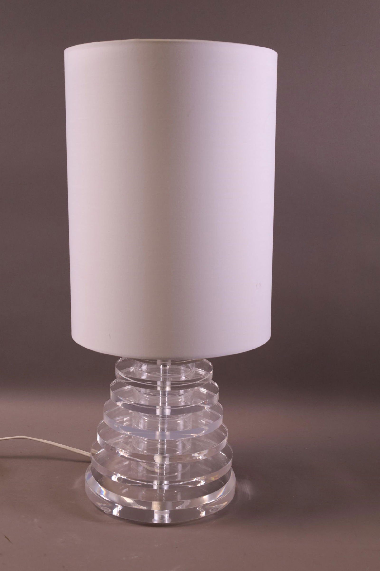 LUCITE TABLE LAMP: SMALL LUCITE TABLE LAMP, SINGLE SOCKET. GOOD CONDITION. 18" H. THIS ITEM EXCEEDS SIZE LIMITATIONS FOR IN HOUSE SHIPPING.