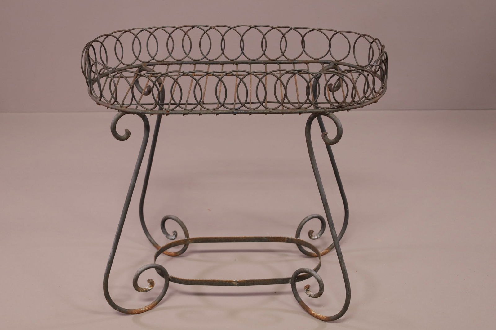 IRON PLANT STAND (1 of 2)