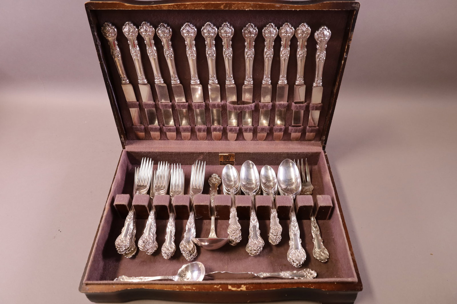 SILVERPLATED FLATWARE SET (1 of 3)