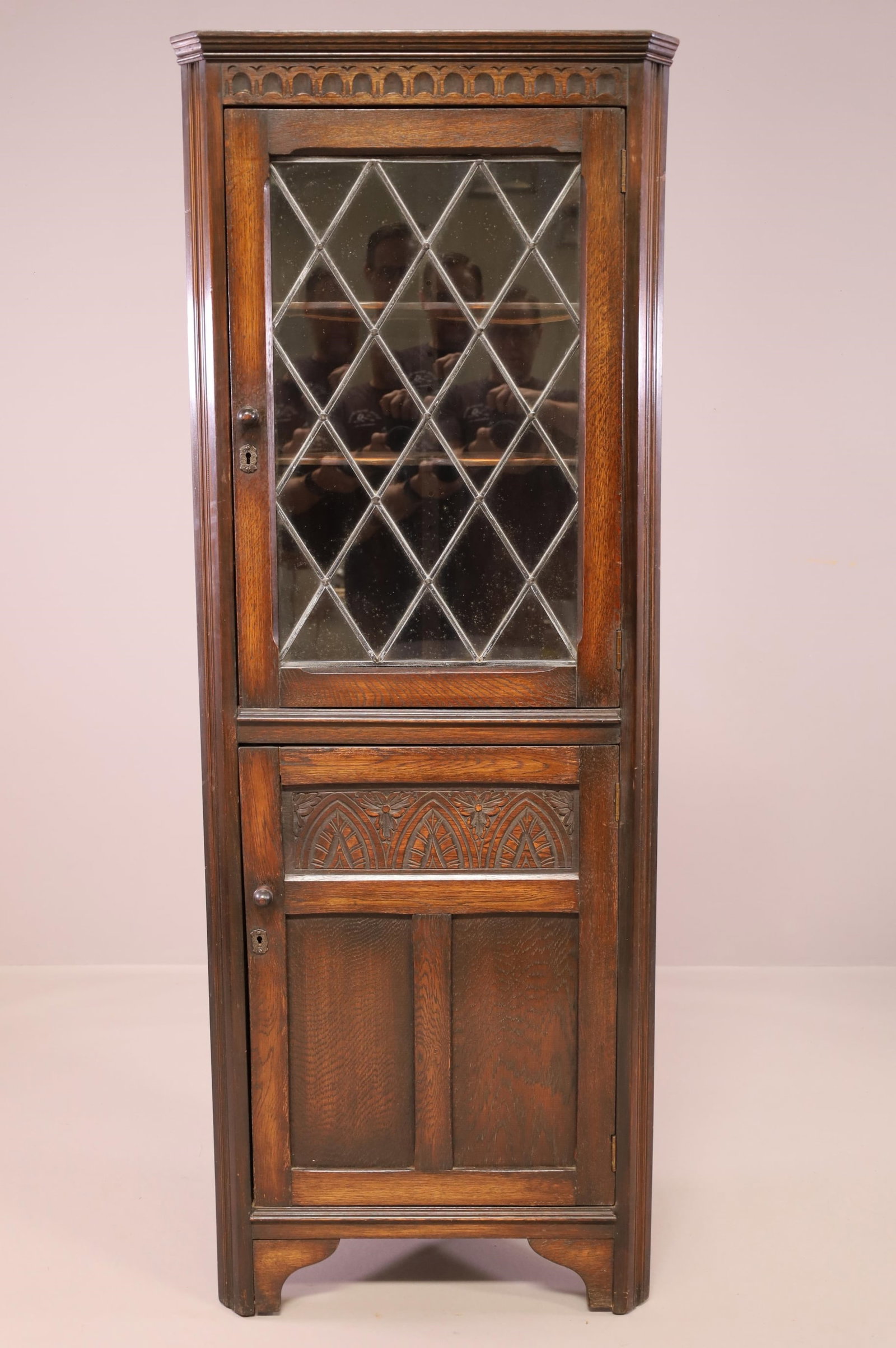 1920'S LEADED DOOR OAK CORNER CABINET (1 of 3)