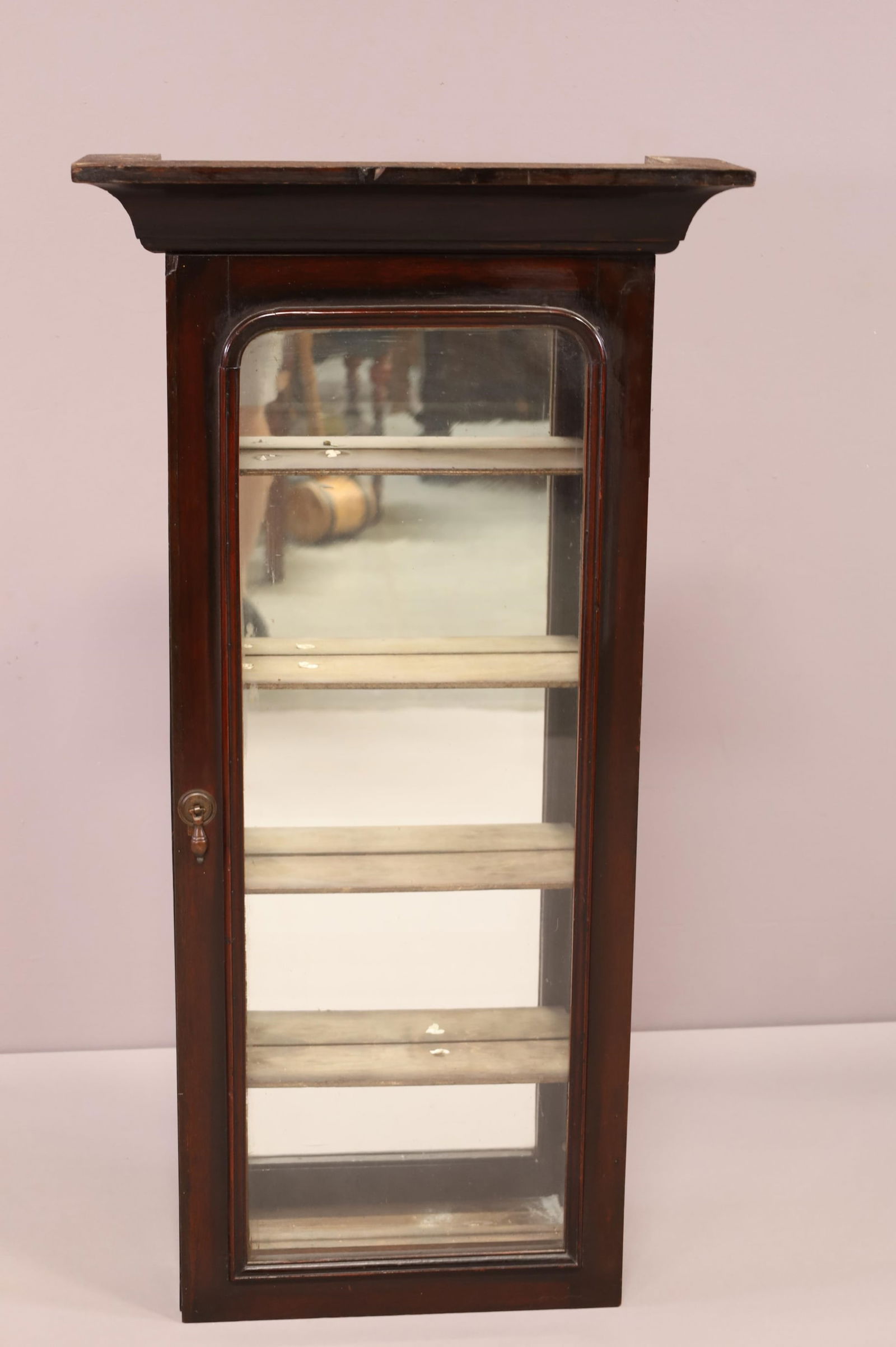 ANTIQUE HANGING SINGLE DOOR CURIO CABINET (1 of 3)