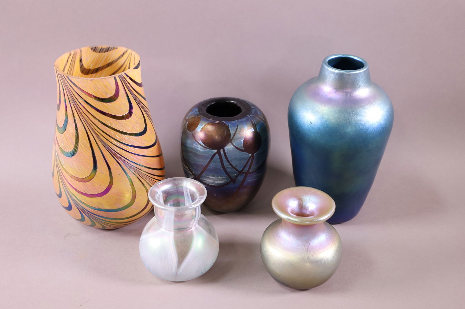 FIVE PIECES OF ART GLASS (1 of 6)