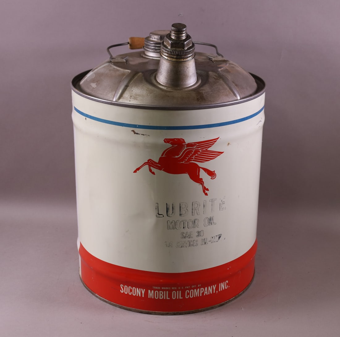 MOBIL SOCONY OIL CAN (1 of 2)