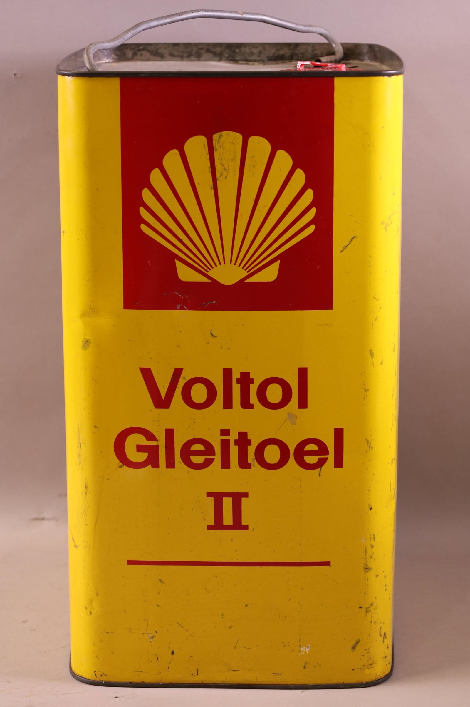 GERMAN SHELL OIL CAN (1 of 2)