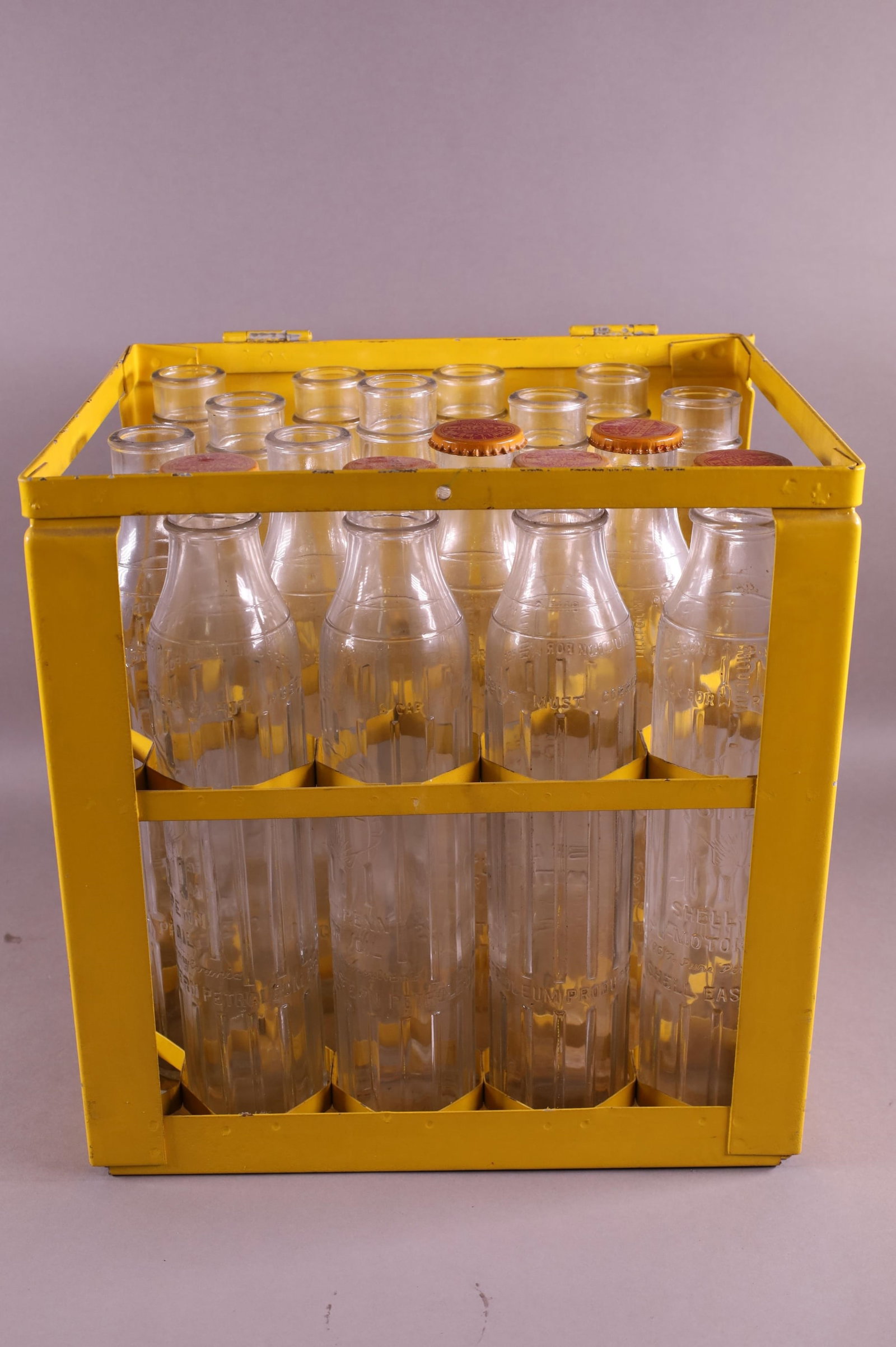 16 SHELL PENN OIL BOTTLES IN RACK (1 of 4)