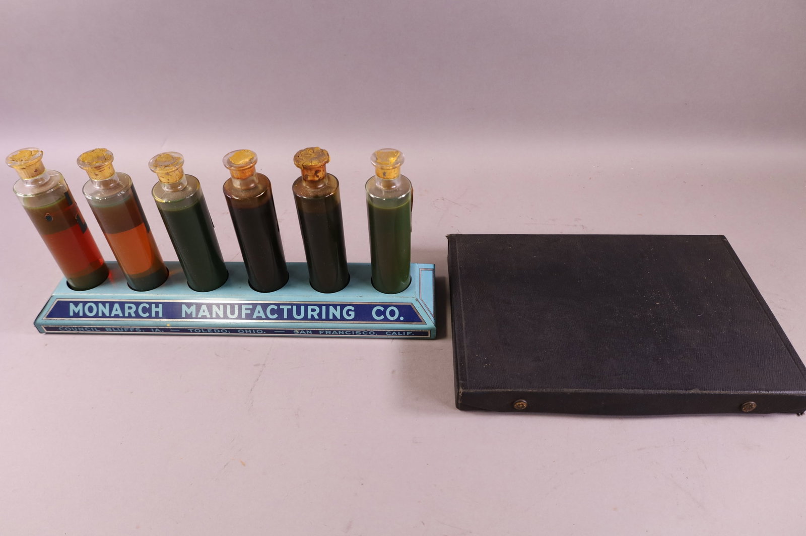 MONARCH MFG CO. COUNTER TOP DISPLAY & SAMPLE (1 of 4)