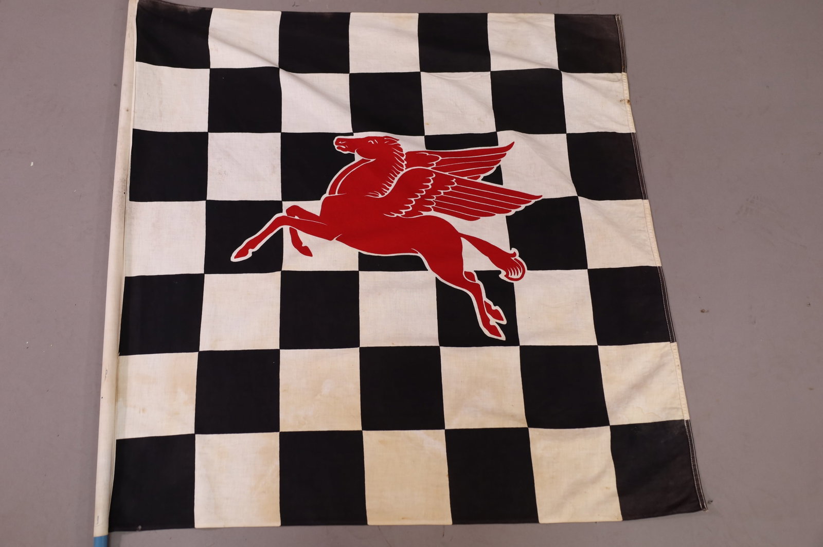 MOBIL CHECKERED FLAG (1 of 2)