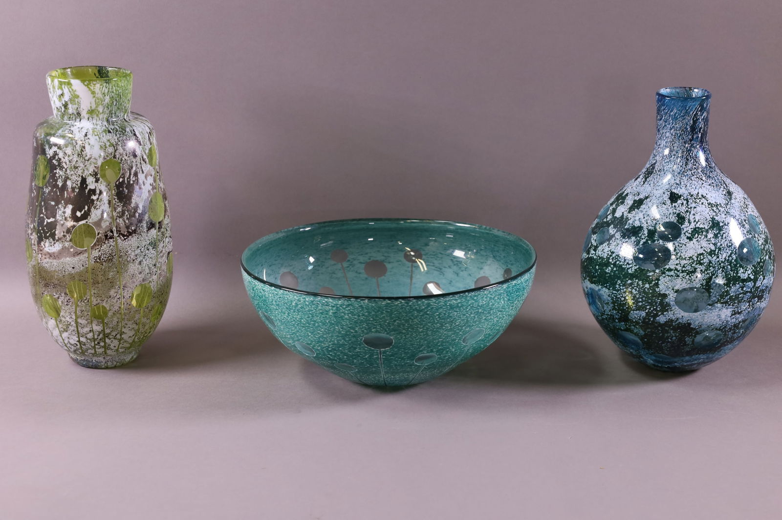 THREE PIECES OF ART GLASS (1 of 5)