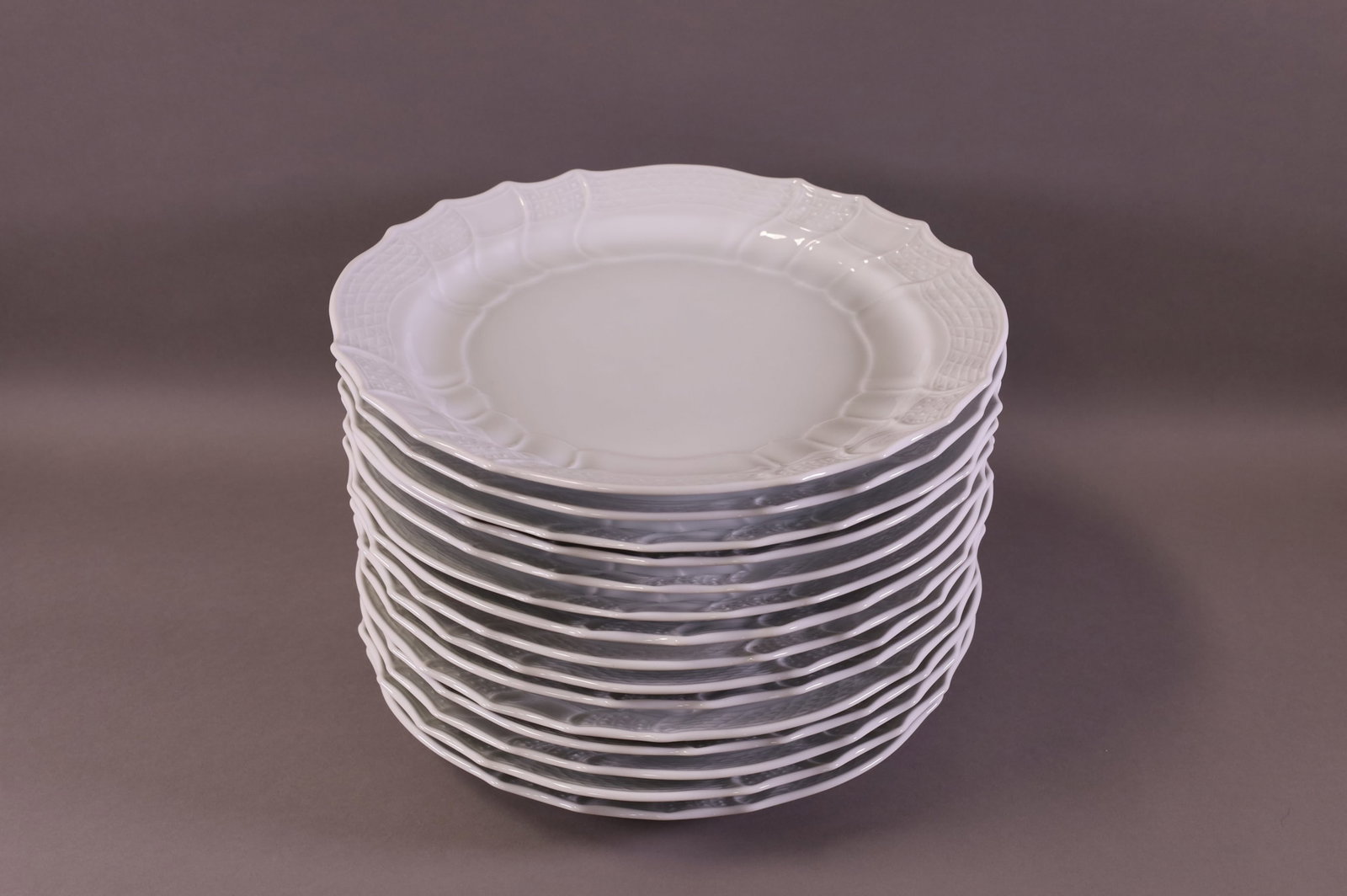 SET OF 15 HUTSCHENREUTHER DINNER PLATES: MARKED ON BASE, GOOD CONDITION. 13" DIAM.