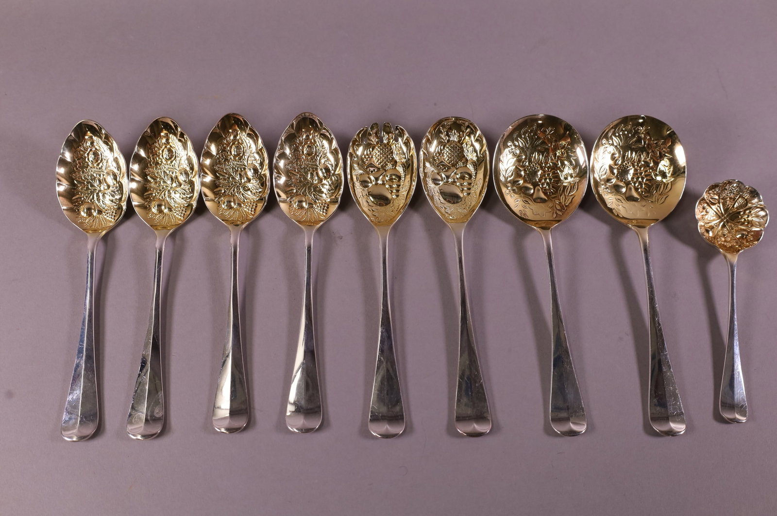 9 SHEFFIELD PLATE SERVING SPOONS: GOLD WASHED BERRY SPOONS. RANGE IN LENGTH FROM 6 3/4" TO 8 3/4"