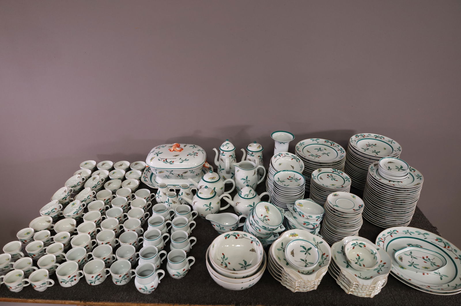 APPROX. 262 PC. MOTTAHEDEH K'ANG HSI CHINA SET (1 of 12)