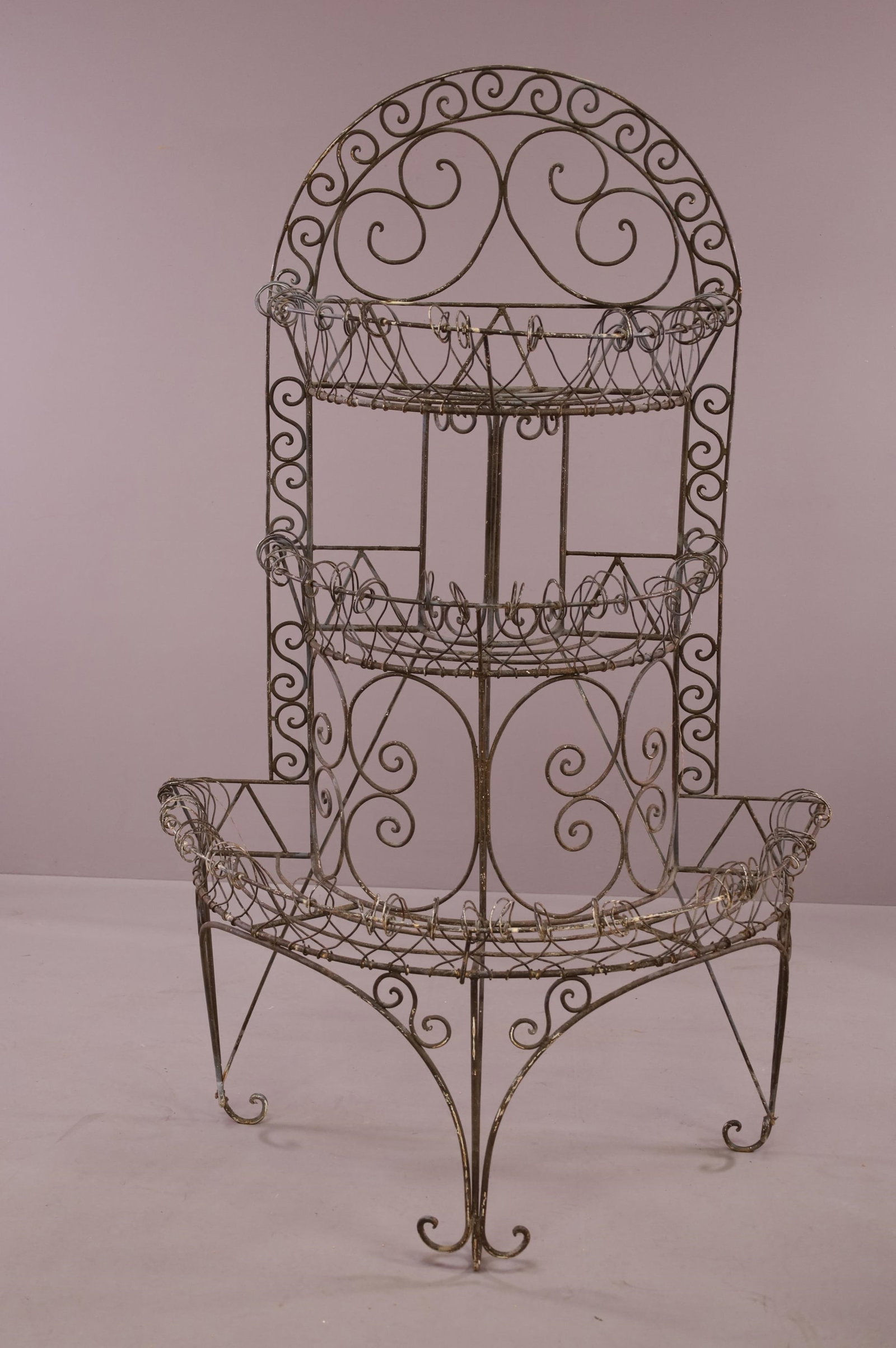 DECORATIVE IRON WIRE VICTORIAN STYLE PLANT STAND (1 of 3)