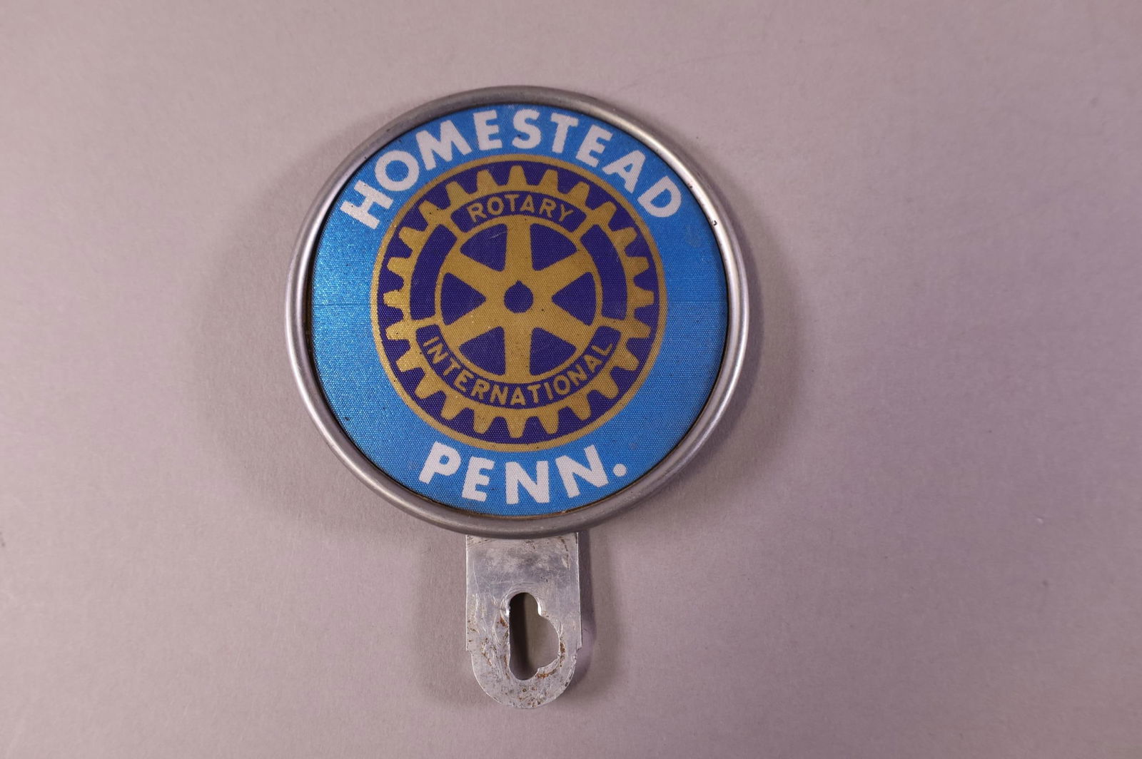 ROTARY INTERNATIONAL TIN LICENSE PLATE TOPPER (1 of 2)