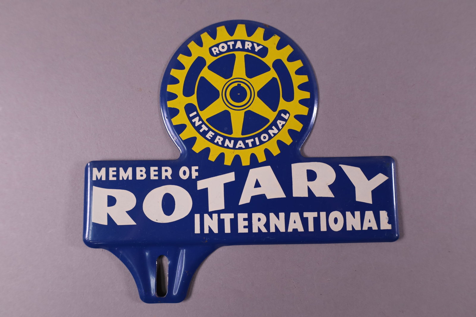 ROTARY INTERNATIONAL TIN LICENSE PLATE TOPPER: ROTARY INTERNATIONAL MEMBER TIN LICENSE PLATE TOPPER. GOOD CONDITION. 6 3/4" W x 5 1/4" H