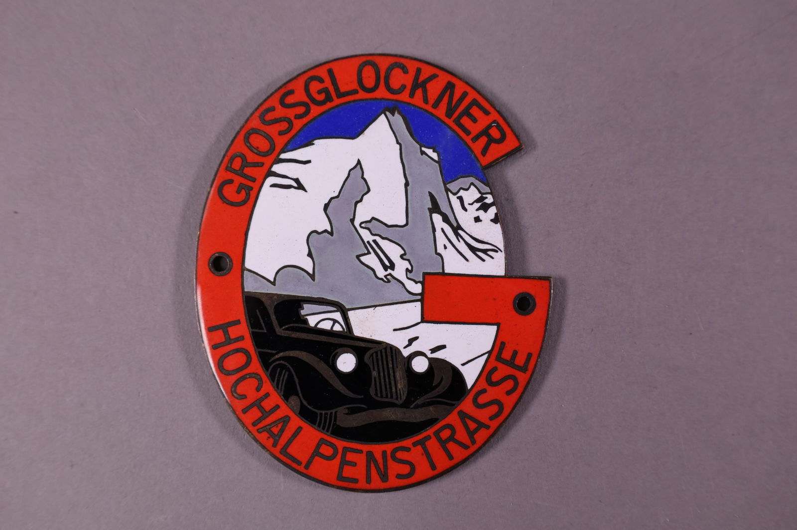 FOREIGN PORCELAIN PLATE BADGE (1 of 2)