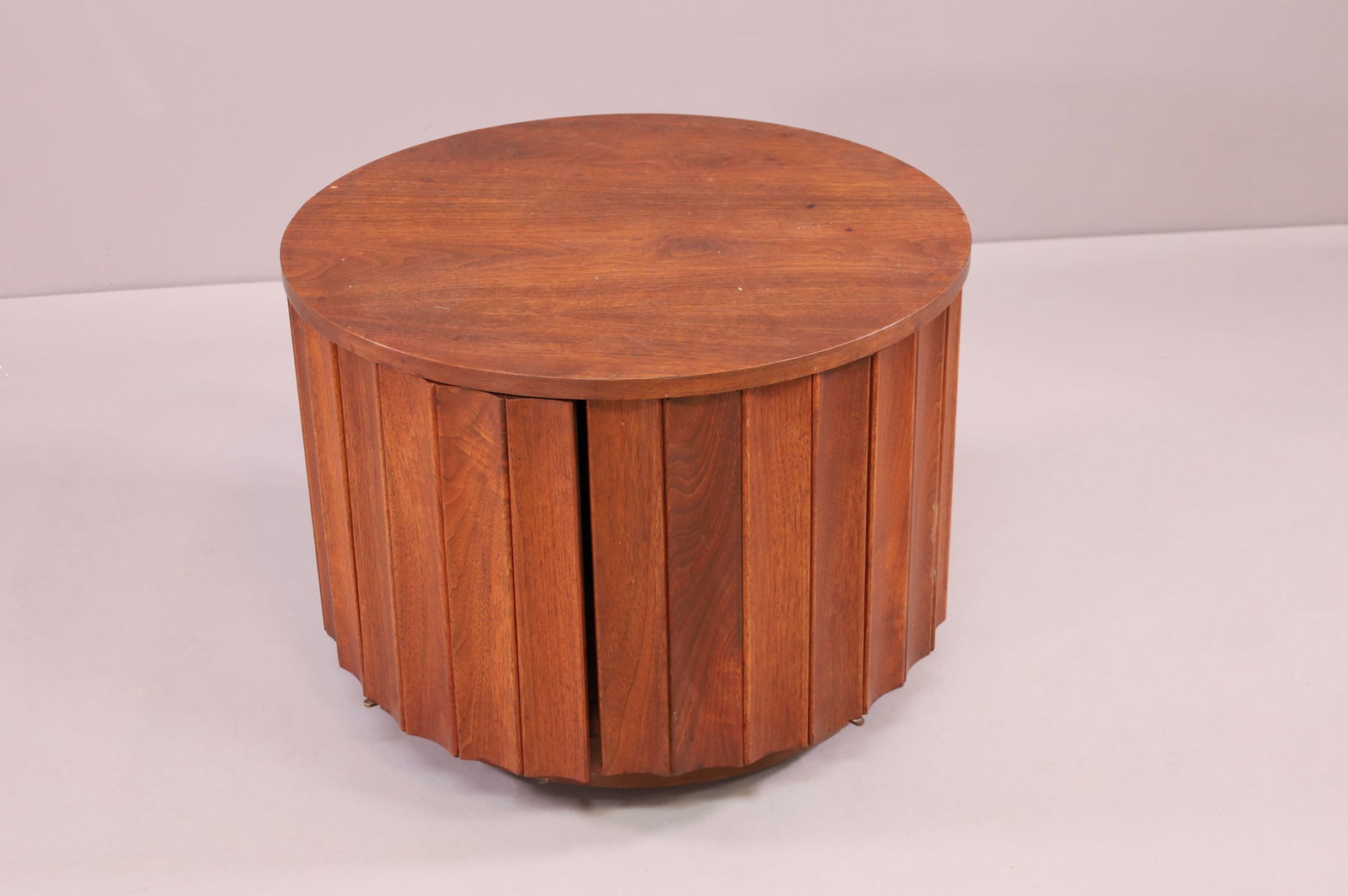 MID CENTURY MODERN SIDE TABLE (1 of 3)