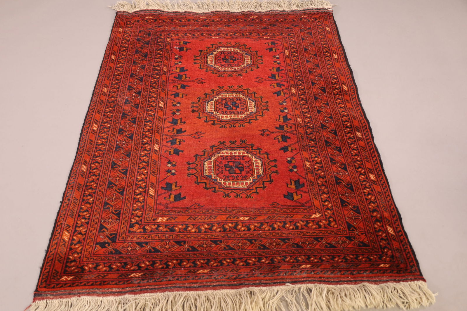 APPROX 4' 9" x 3' 5" HANDMADE WOOL RUG (1 of 4)