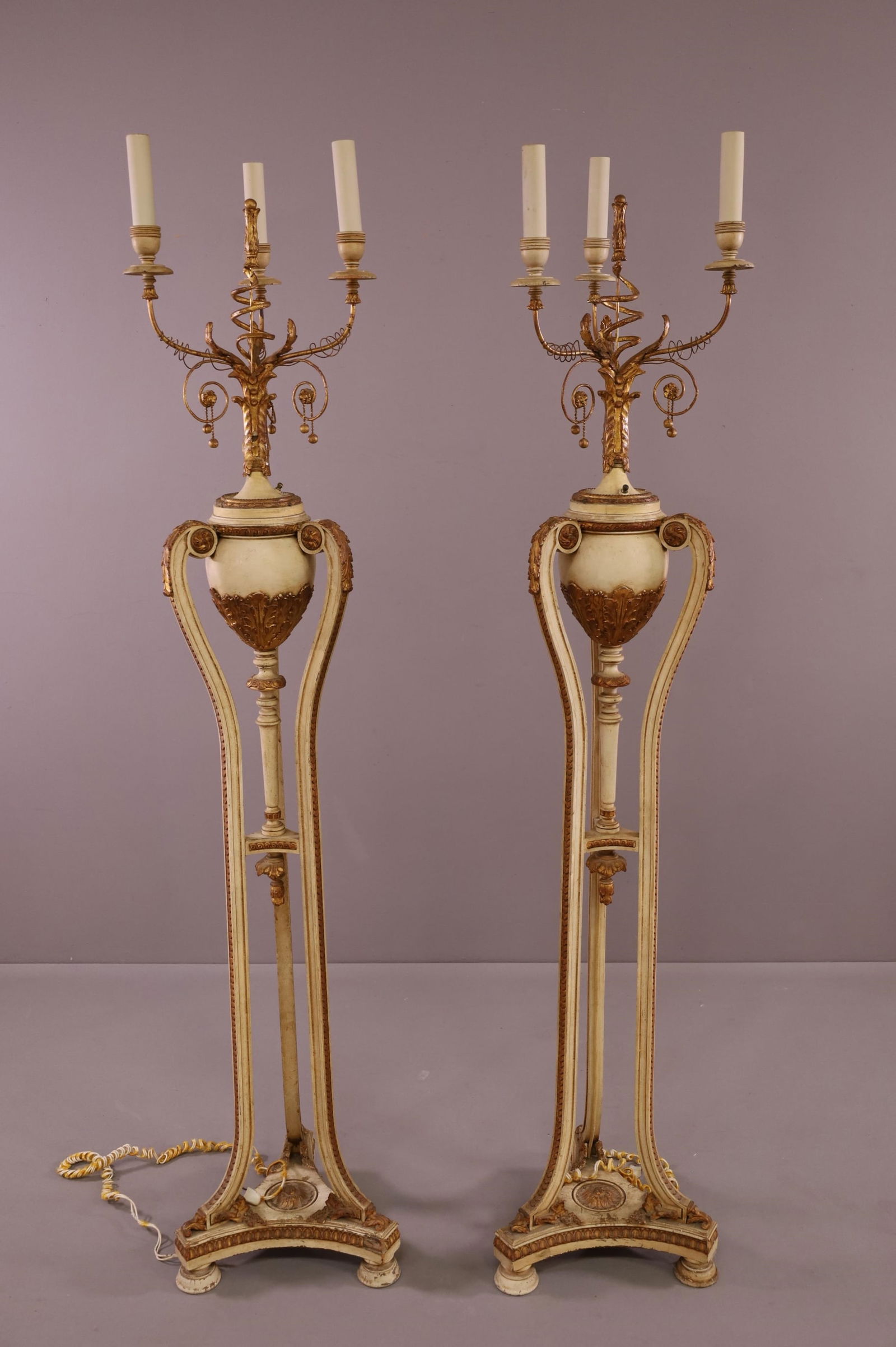 PAIR OF ITALIAN NEOCLASSICAL TABLE LAMPS (1 of 6)