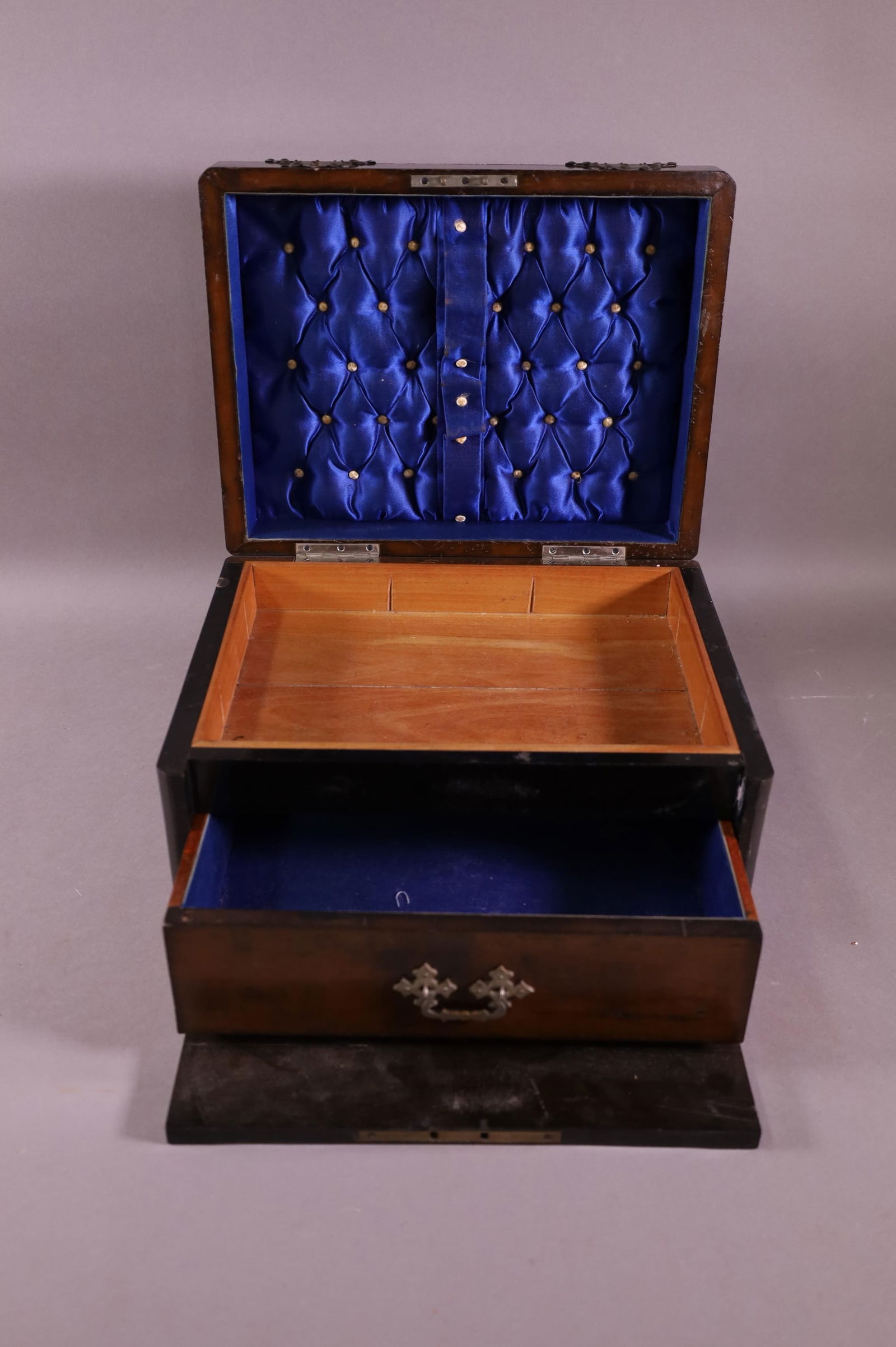 ENGLISH VICTORIAN DRESSER BOX (1 of 2)