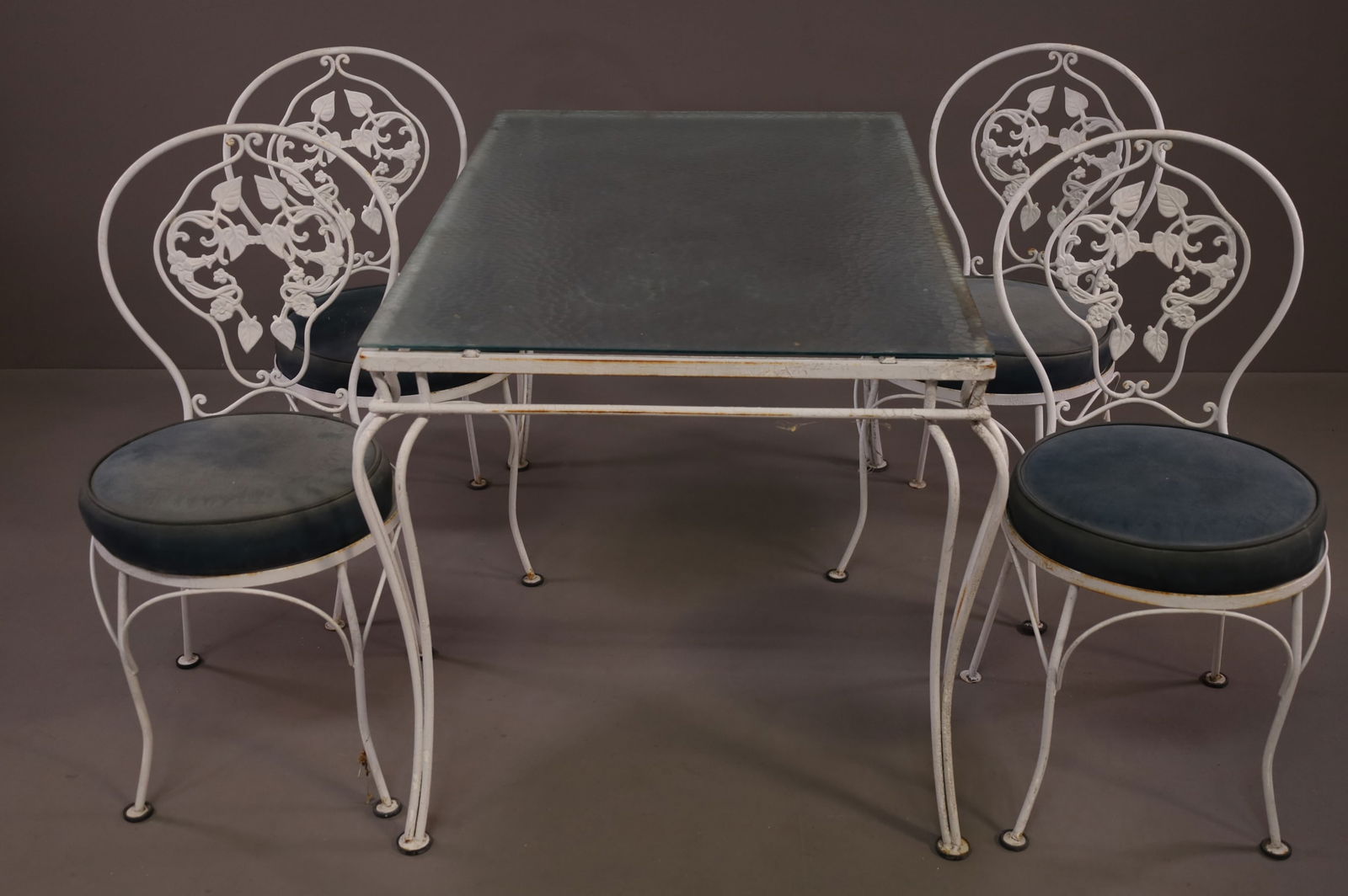 VINTAGE PATIO TABLE & FOUR CHAIRS (1 of 2)