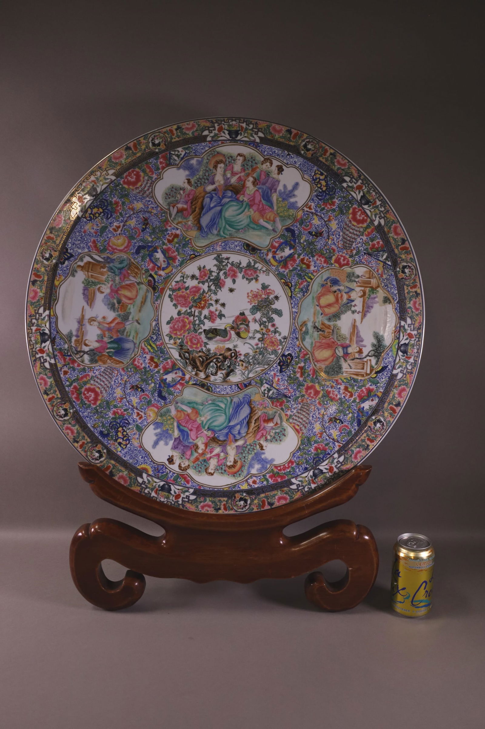 LARGE CHINESE PORCELAIN CHARGER (1 of 4)