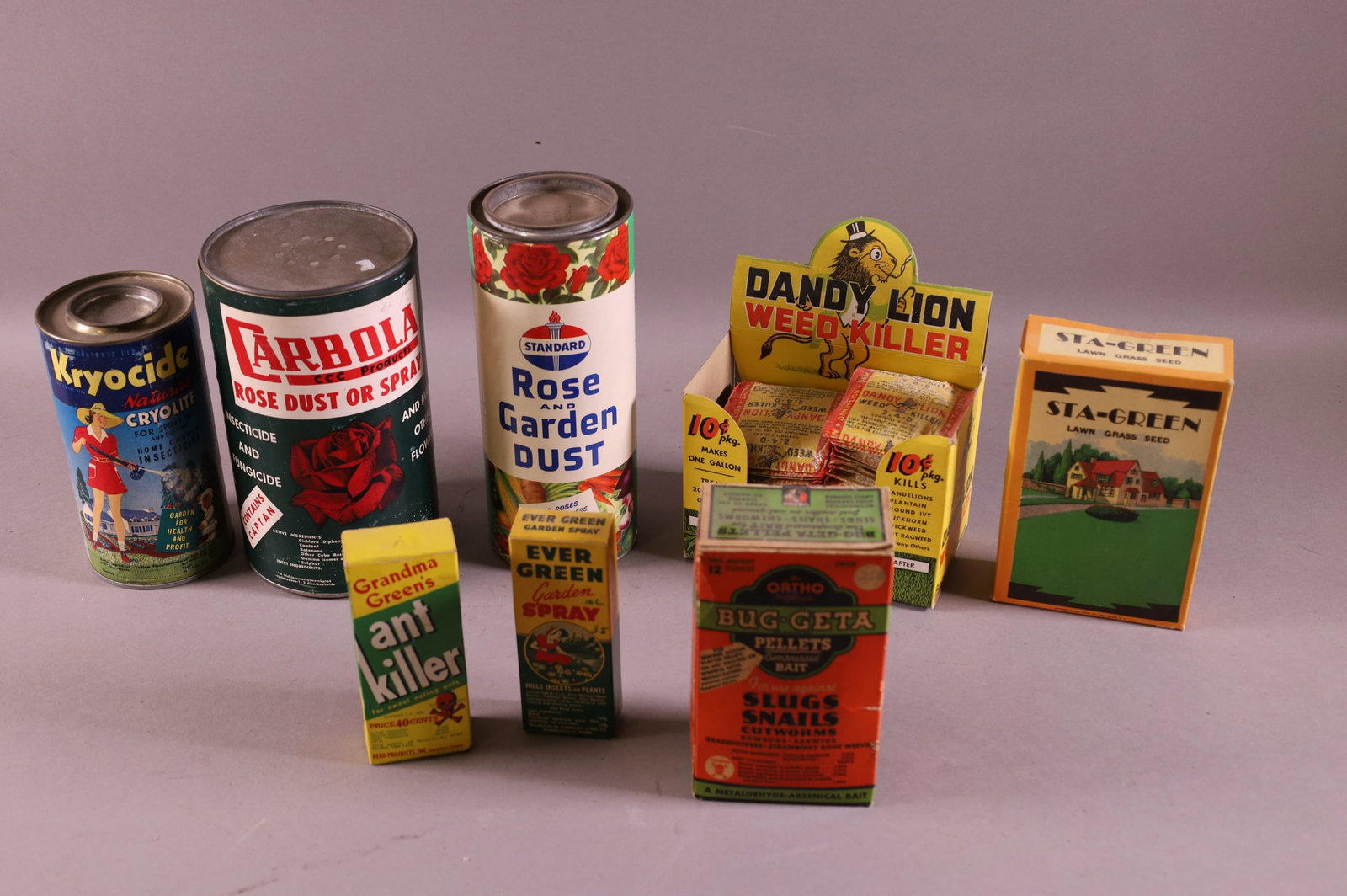 LOT OF WEED KILLER ITEMS: DANY LION WEED KILLER IN ORIGINAL DISPLAY, STANDARD OIL ROSE AND GARDEN DUST, & STAY GREEN LAWN GRASS SEED.