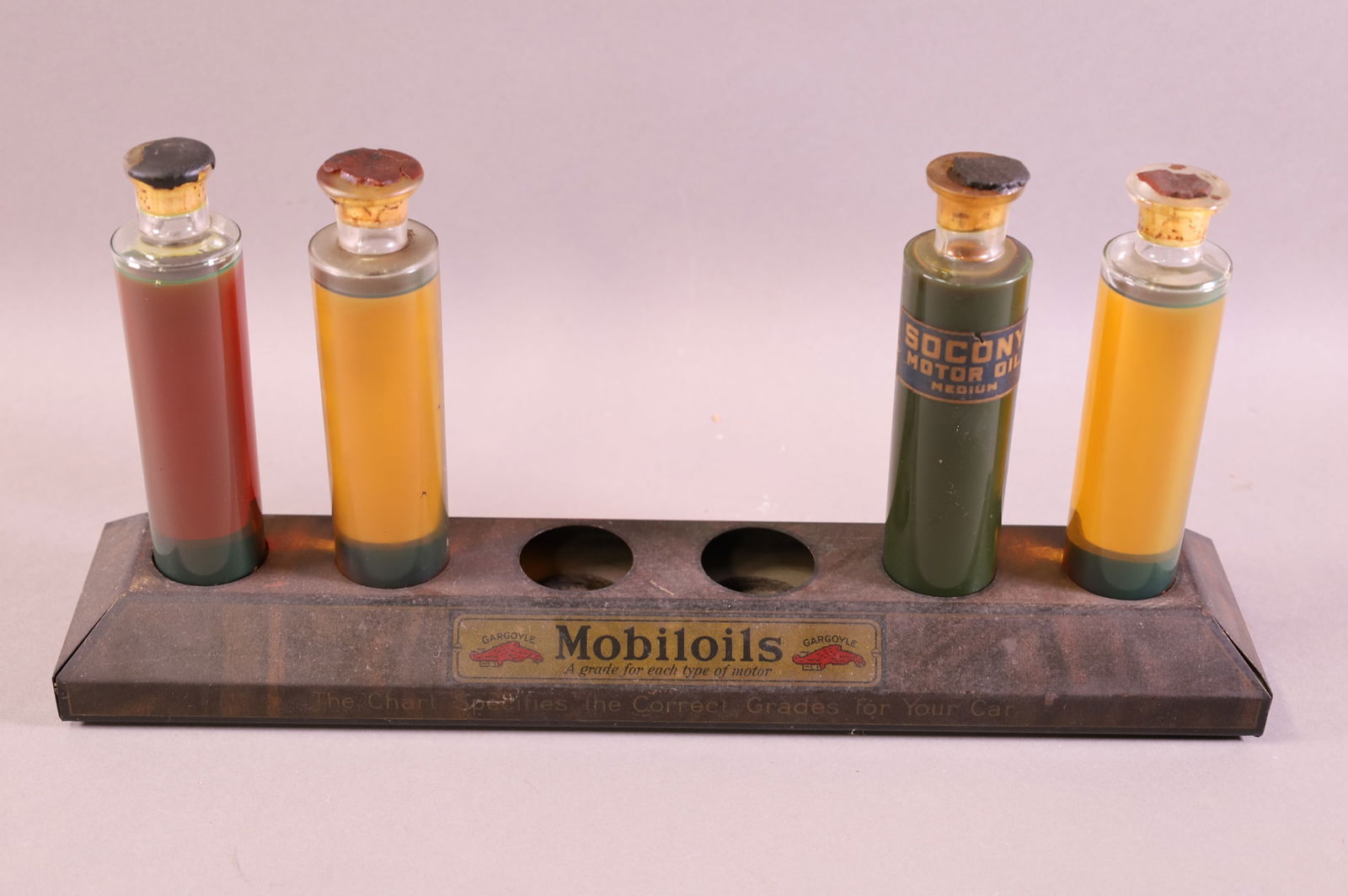 MOBILOILS GARGOYLE OIL DISPLAY (1 of 1)