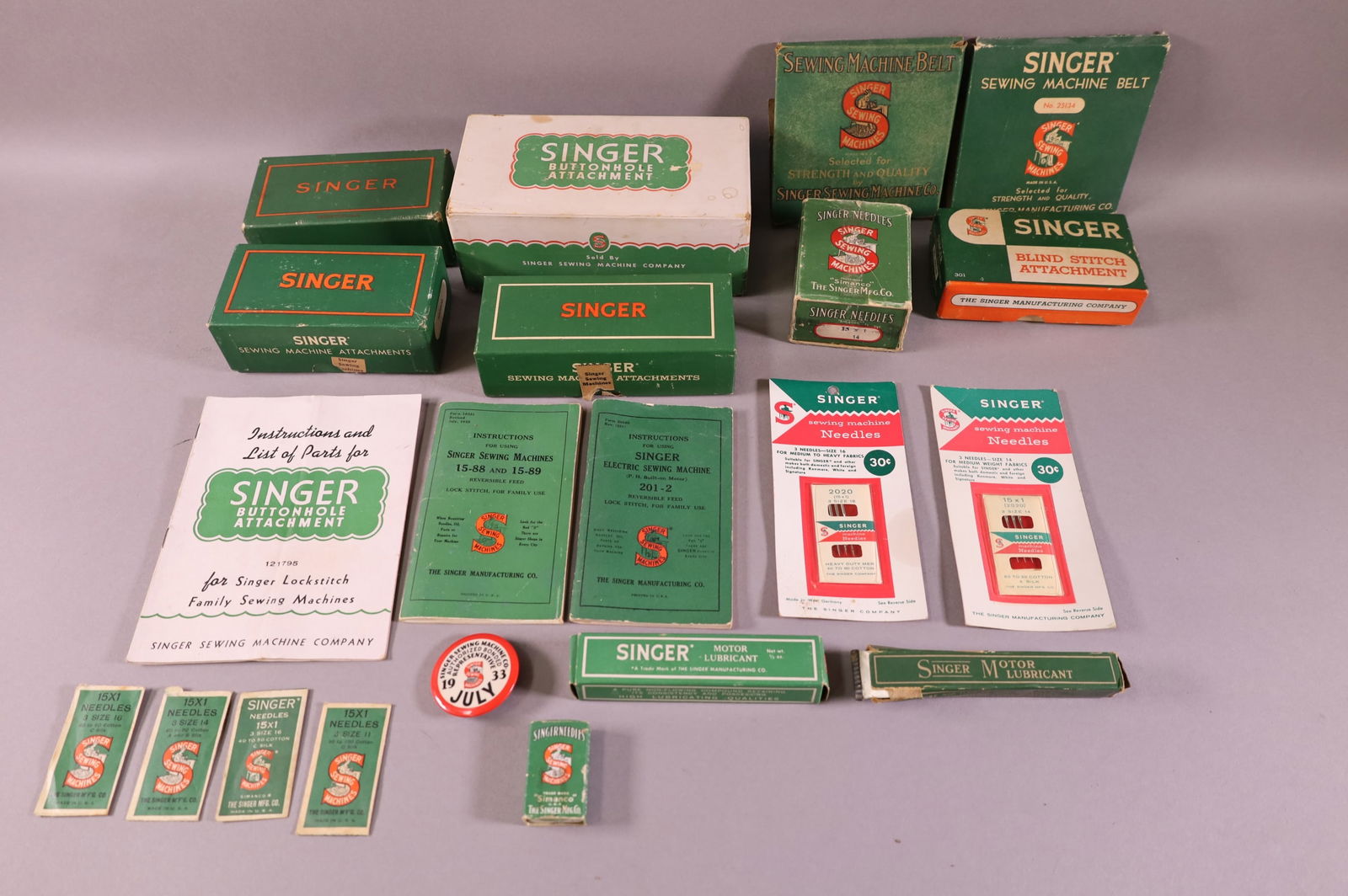 SINGER SEWING ITEMS (1 of 5)