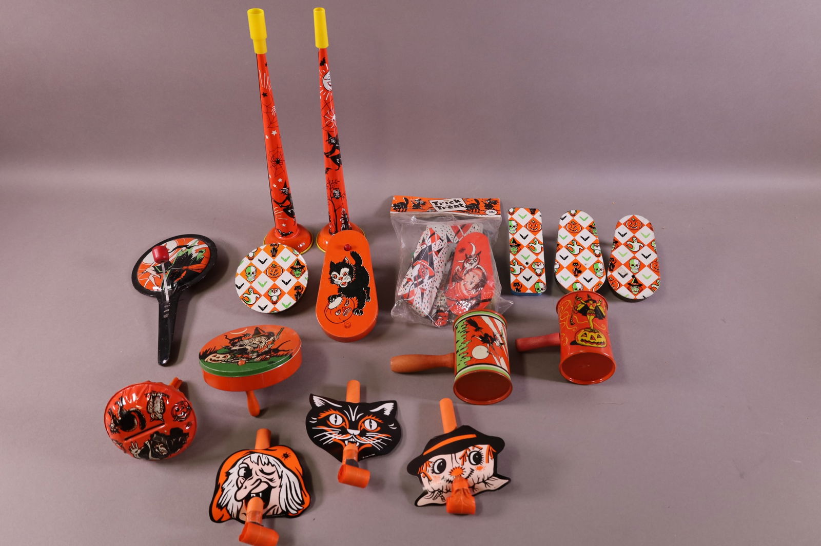 VINTAGE HALLOWEEN NOISE MAKERS (1 of 4)