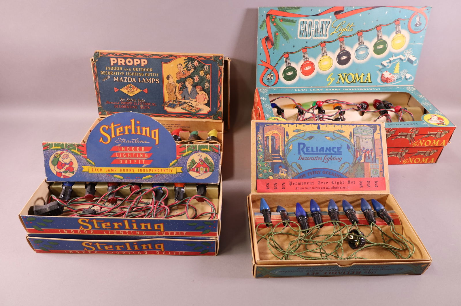 COLLECTION OF VINTAGE CHRISTMAS LIGHTS (1 of 2)