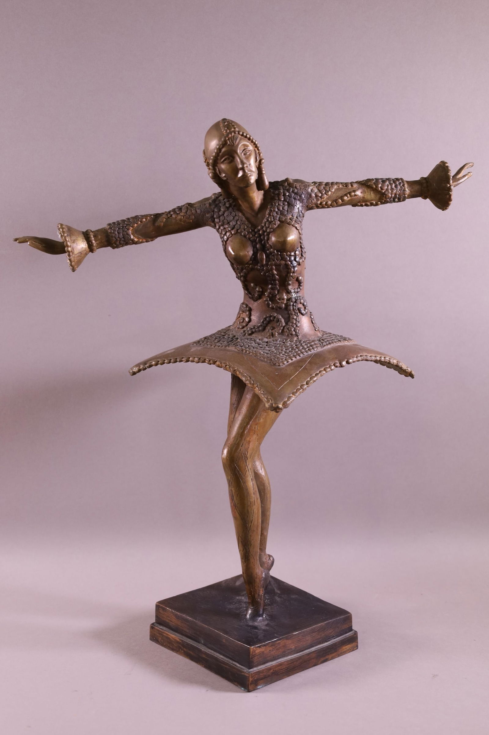 ART DECO STYLE LADY BRONZE (1 of 2)