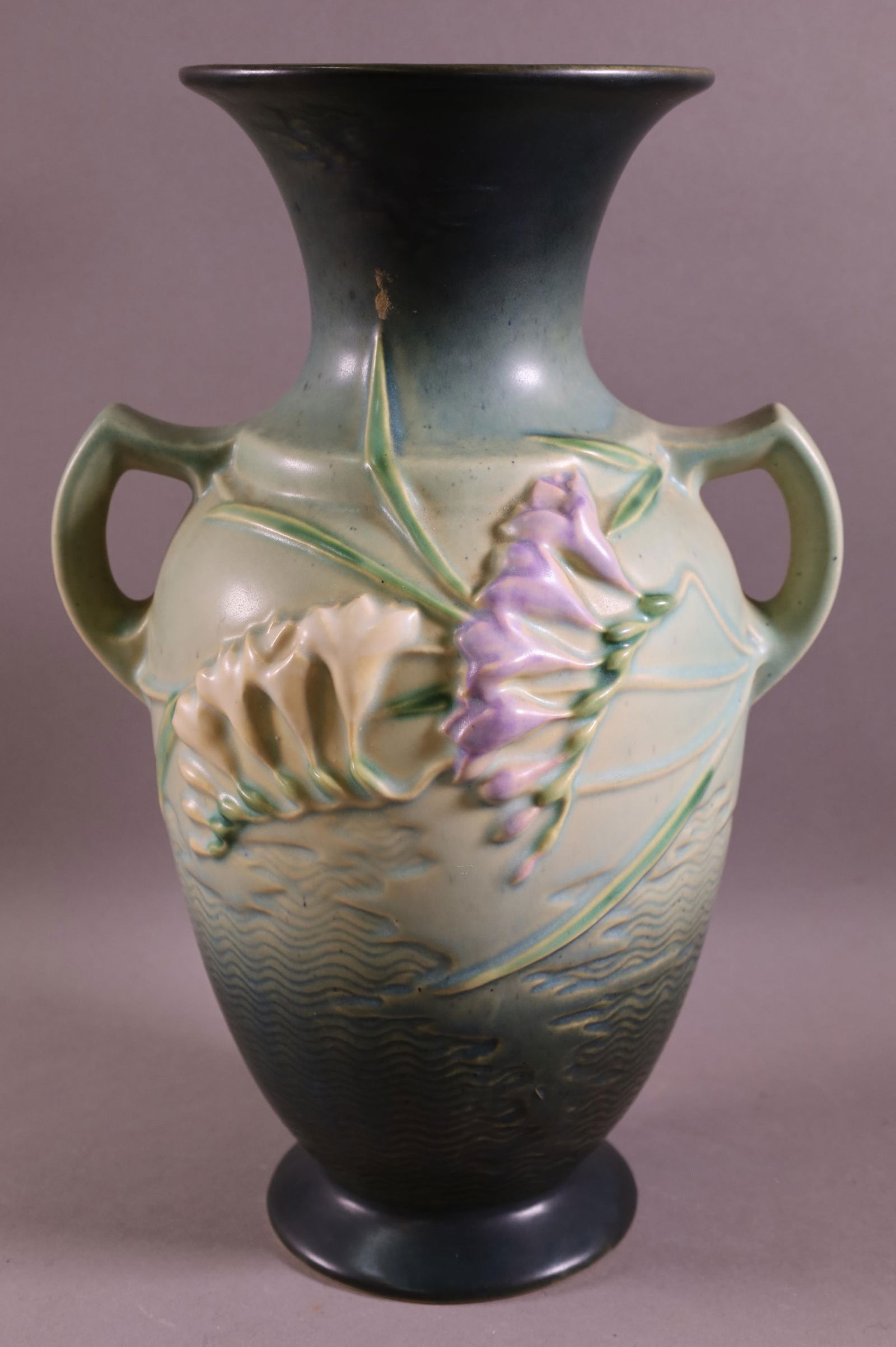 ROSEVILLE FREESIA VASE (1 of 2)