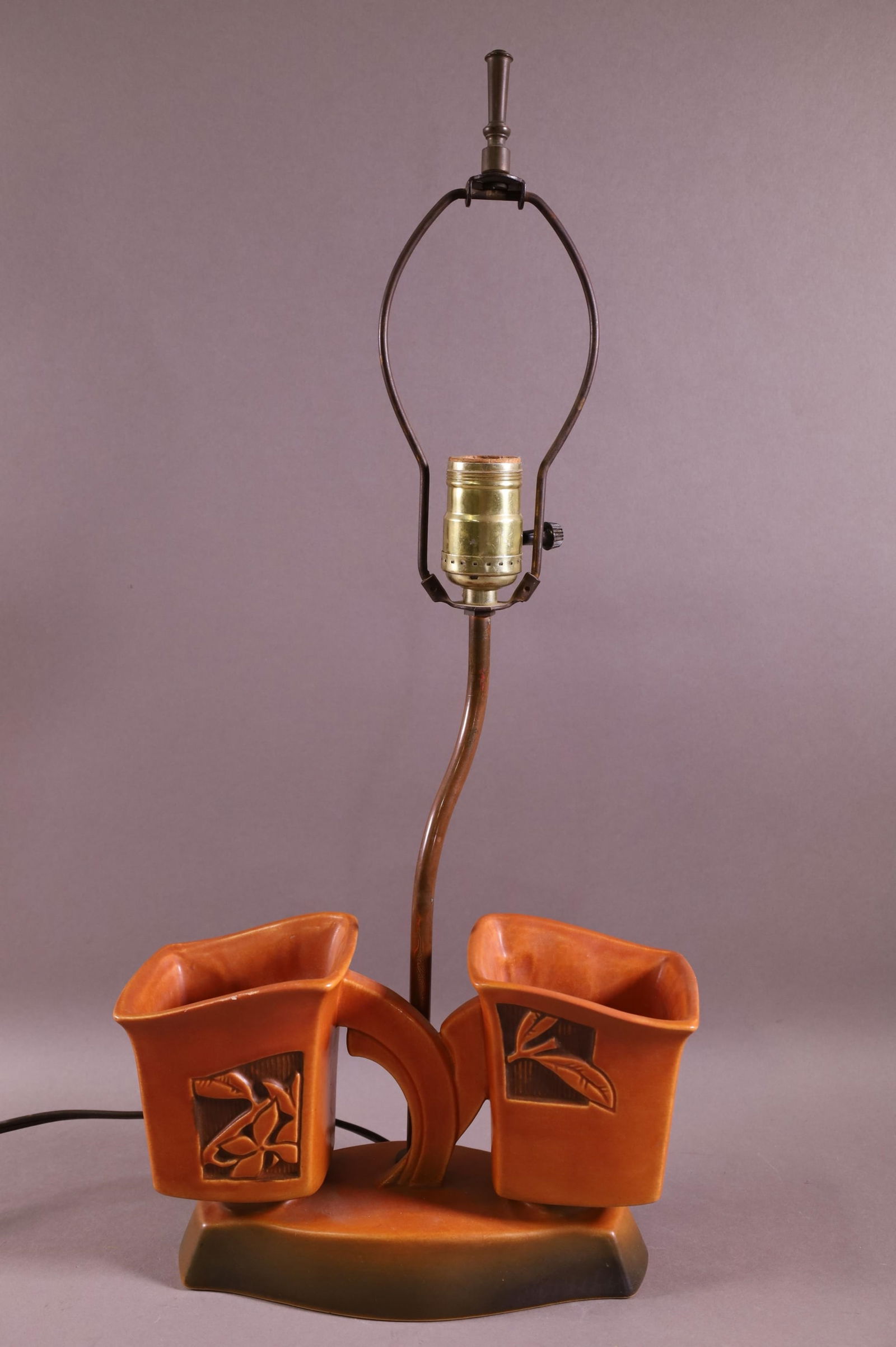 ROSEVILLE SILHOUETTE LAMP (1 of 4)