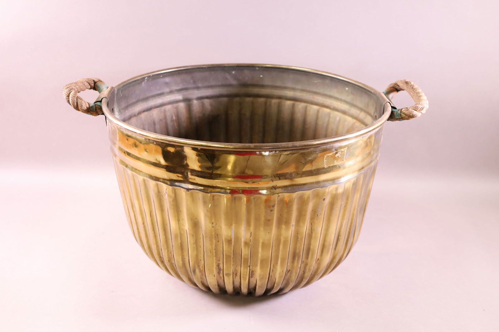 LARGE BRASS KETTLE (1 of 2)
