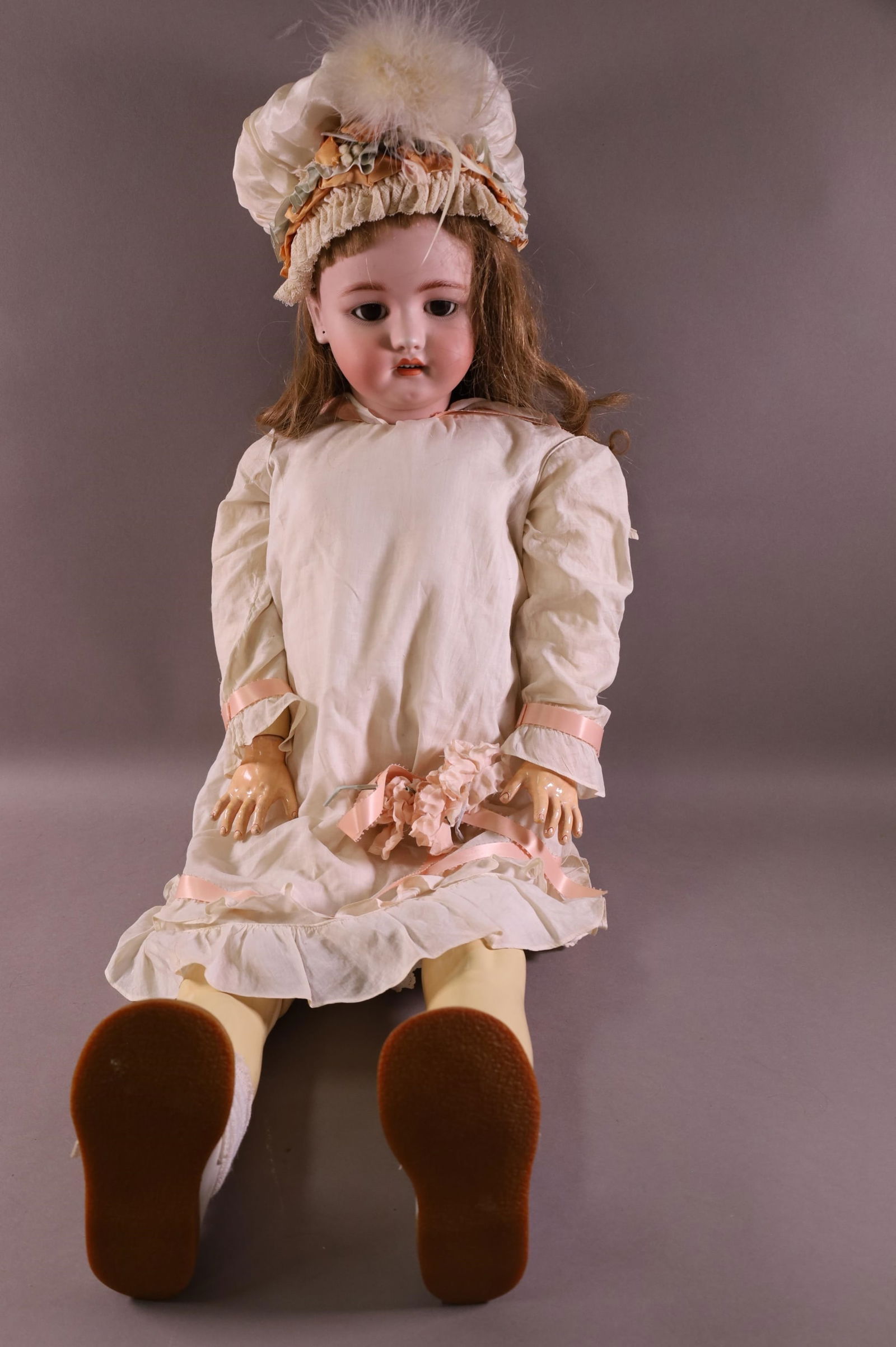 ANTIQUE SIMON AND HALBIG DOLL (1 of 5)