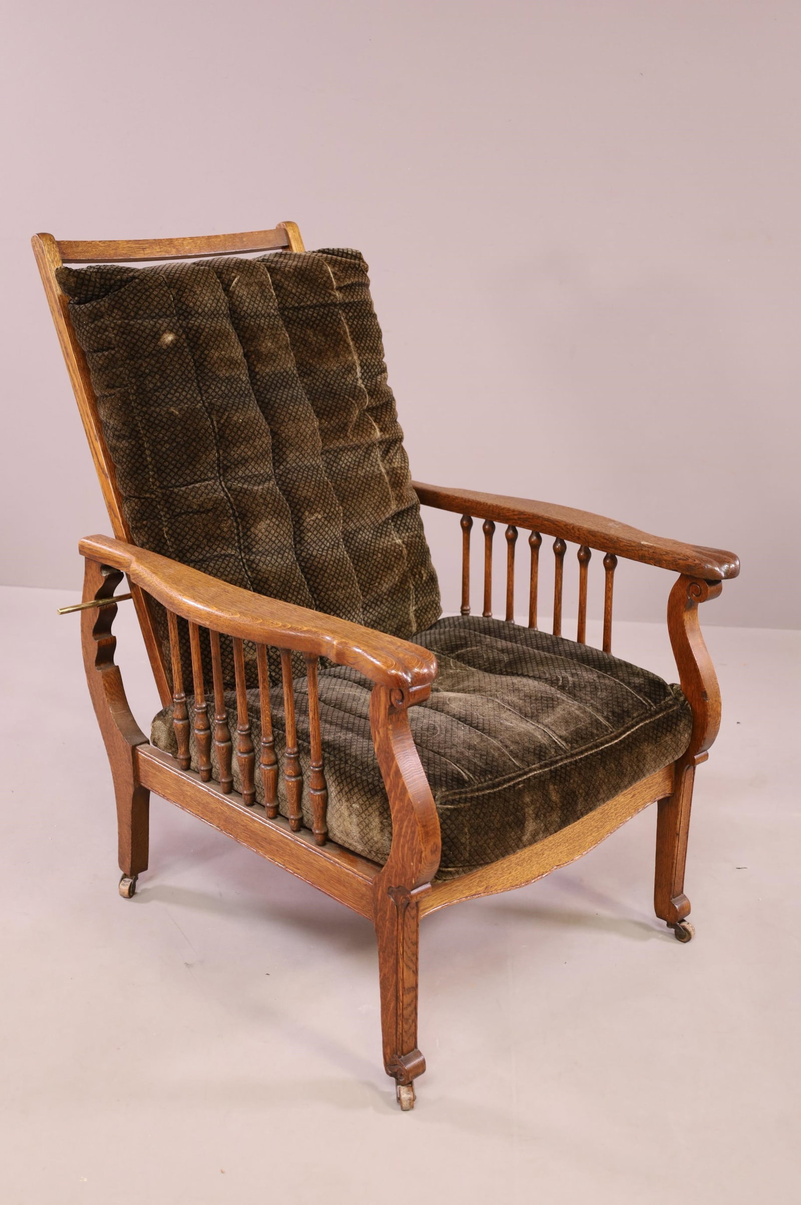 1900'S AM. OAK MORRIS CHAIR (1 of 2)