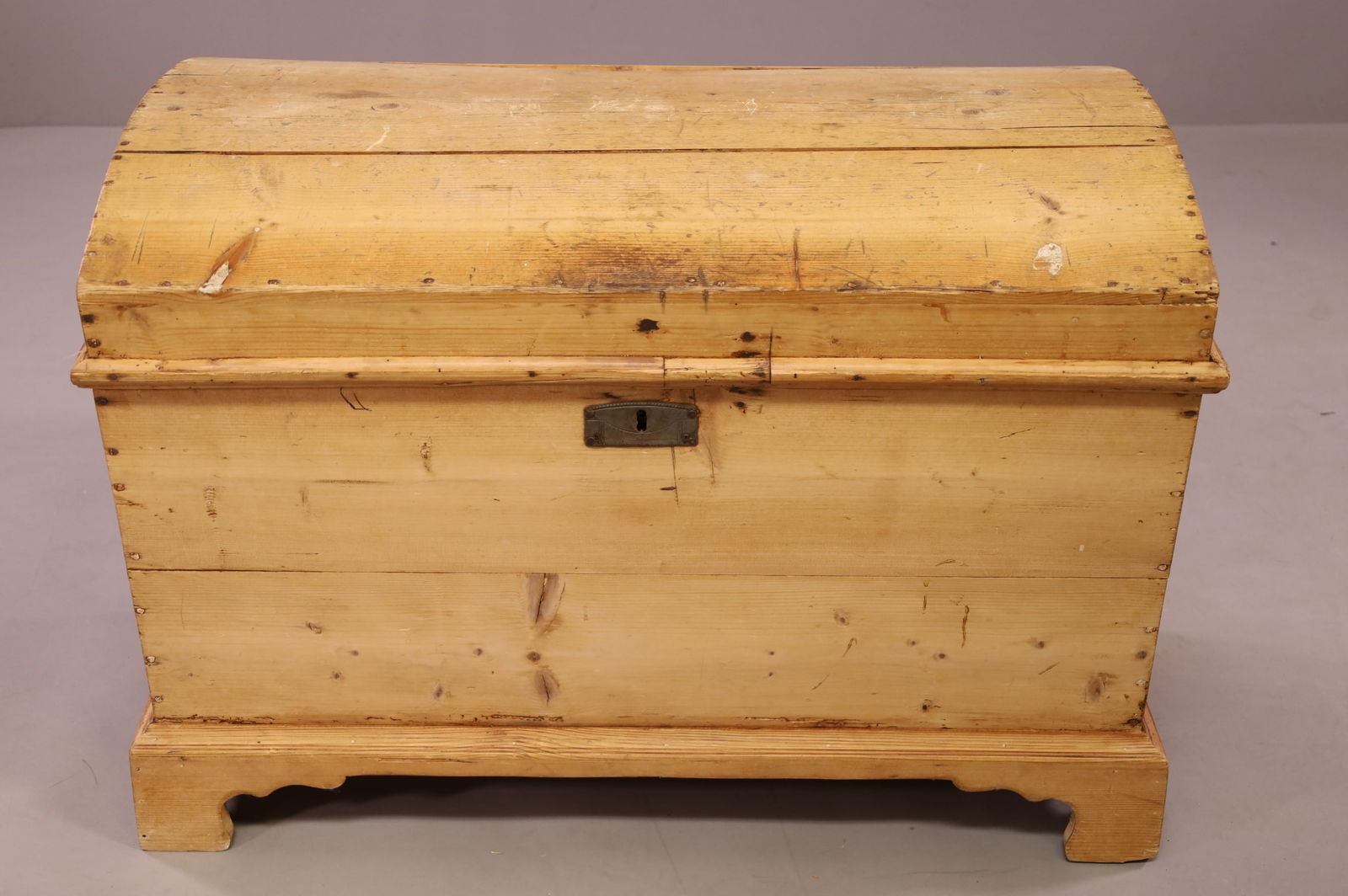 PRIMITIVE PINE TRUNK (1 of 2)