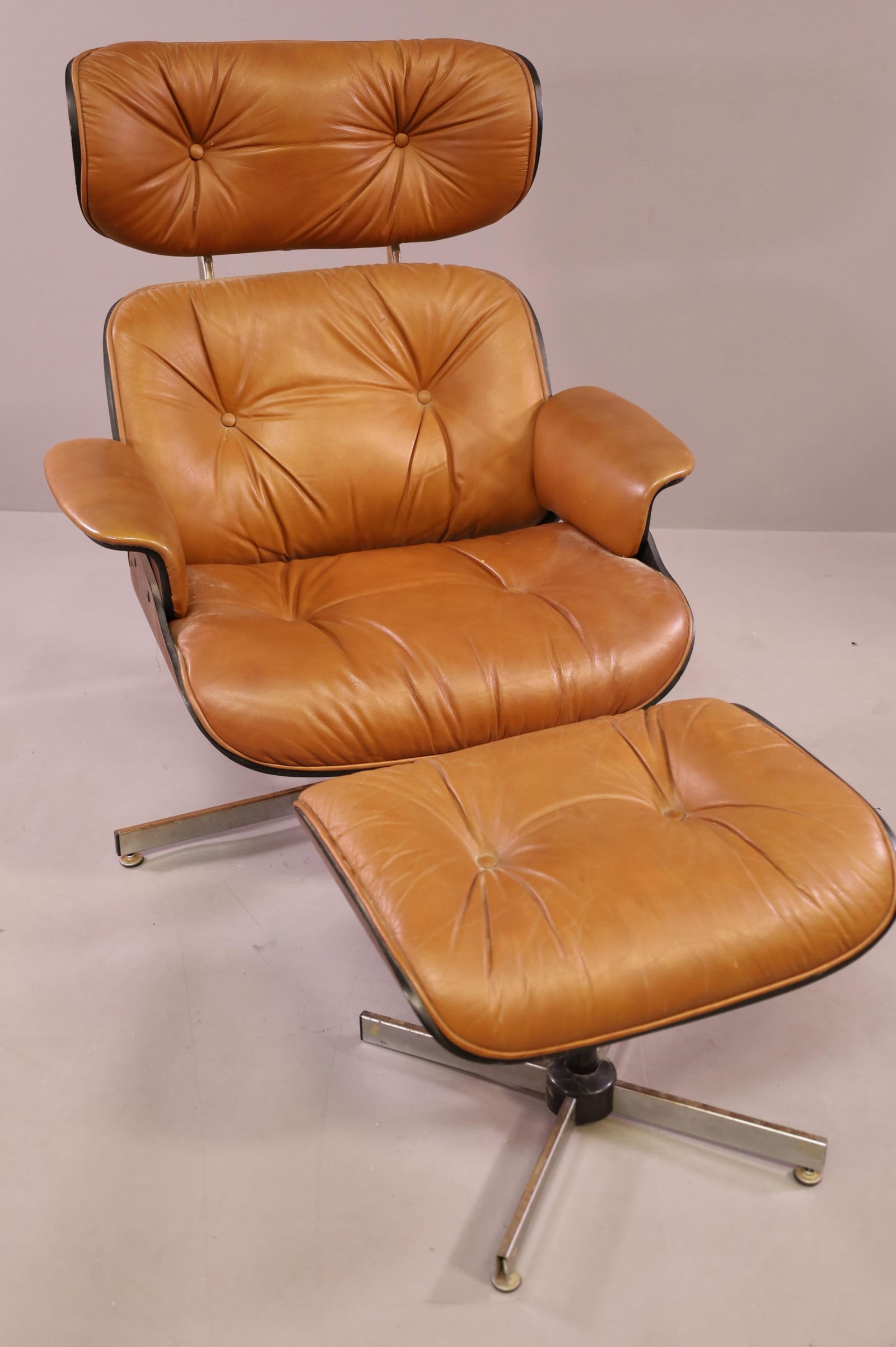 MID CENTURY MODERN PLYCRAFT EAMES STYLE CHAIR (1 of 5)