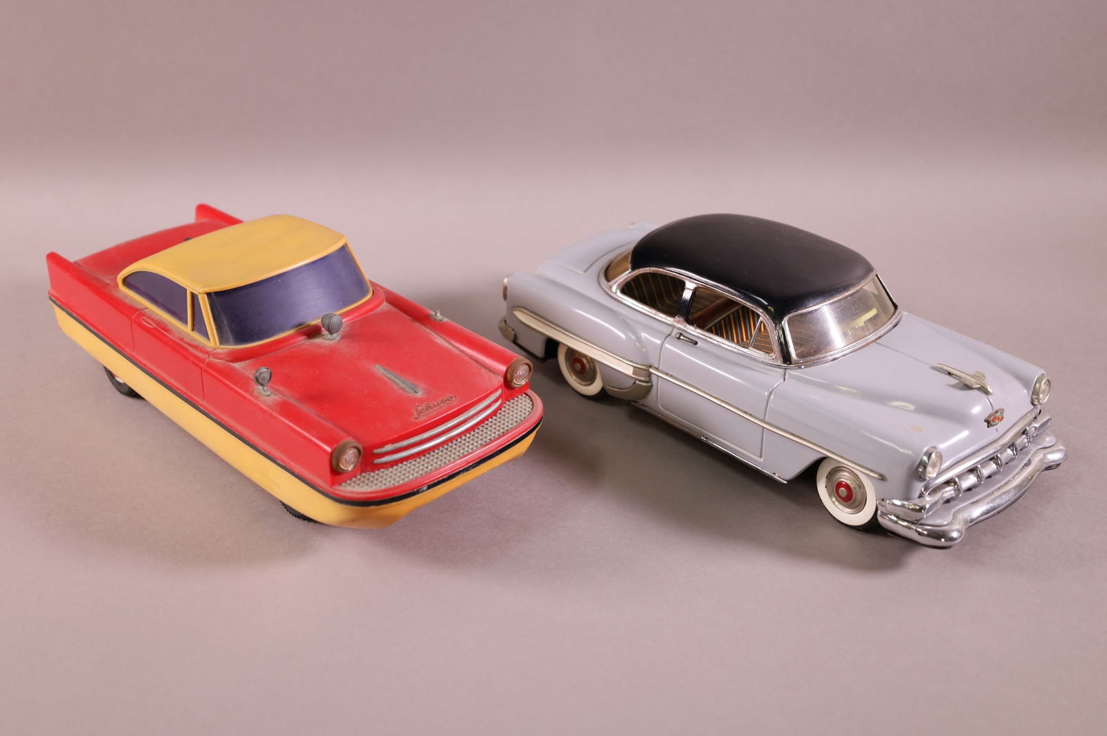 2 TOY CARS (1 of 4)