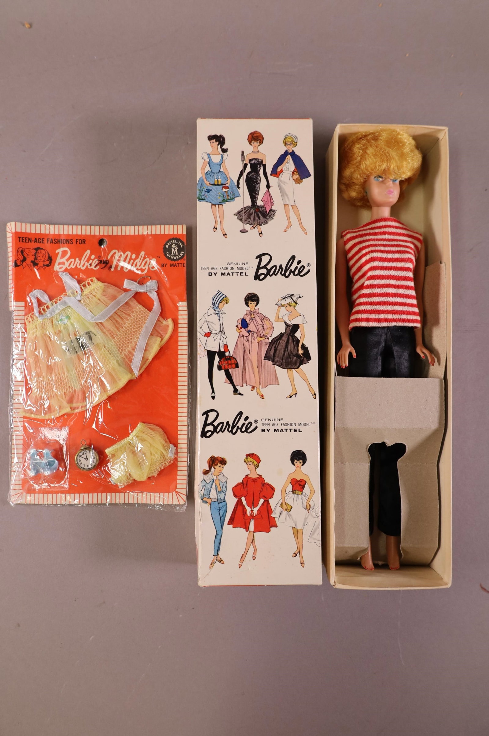 1962 MATTEL BARBIE IN BOX W/ OUTFIT (1 of 4)