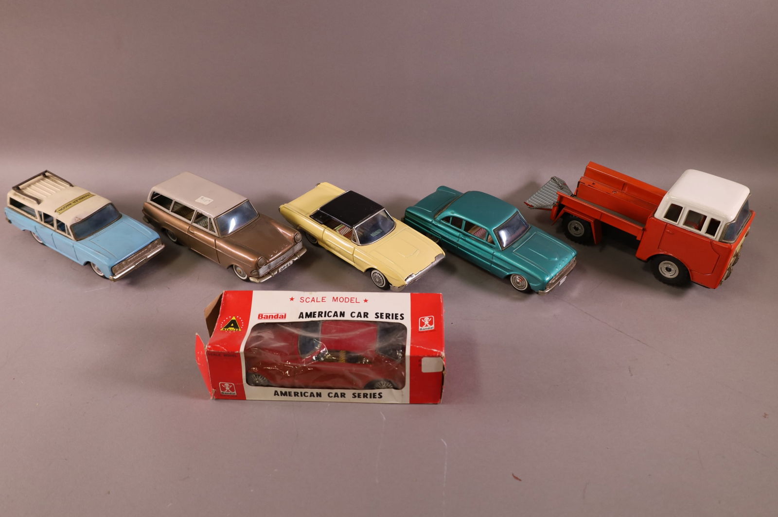 6 BANDAI JAPANESE FRICTION TOY CARS & TRUCK (1 of 5)
