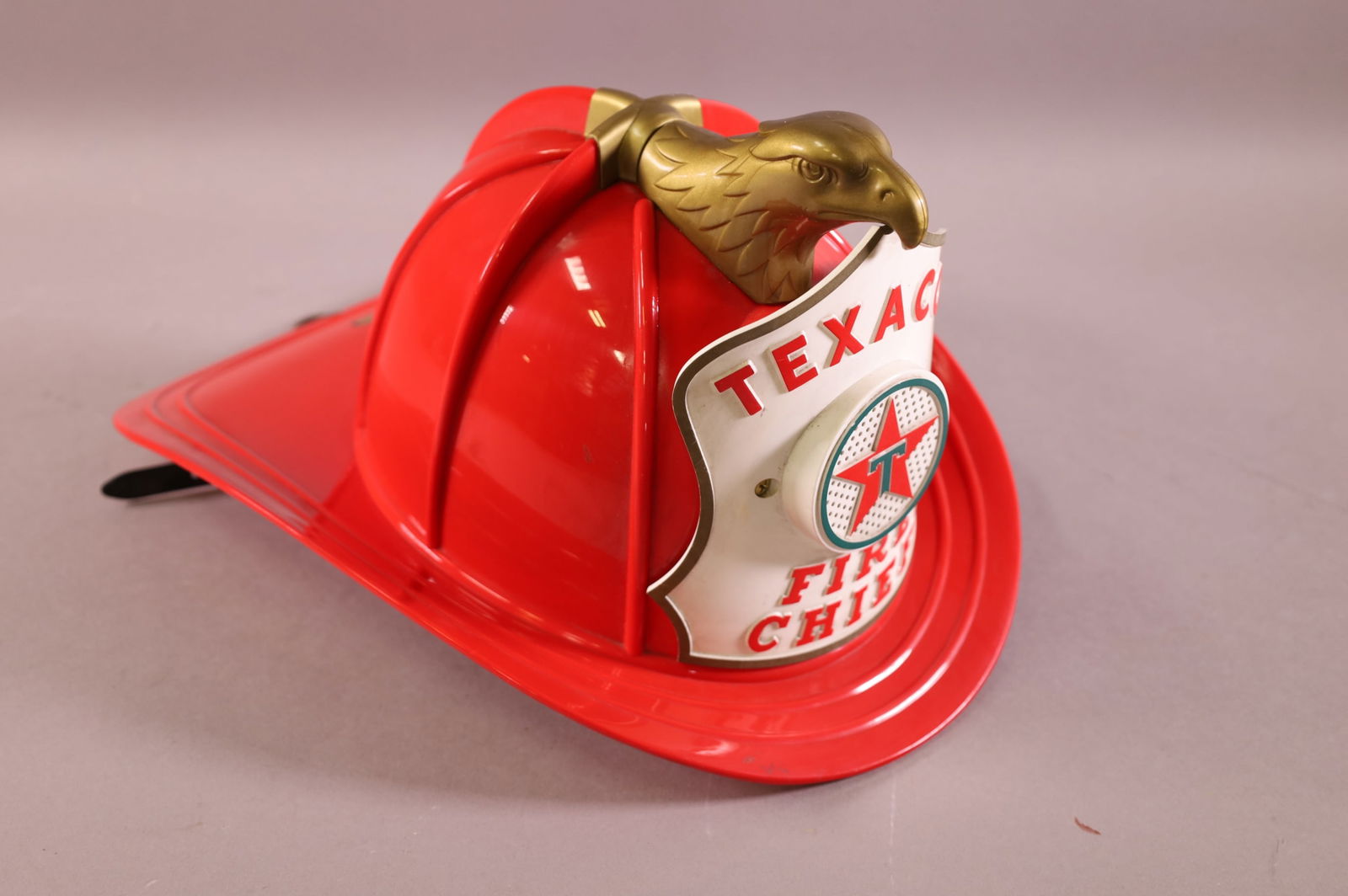 VINTAGE TEXACO FIRE CHIEF HELMET (1 of 3)