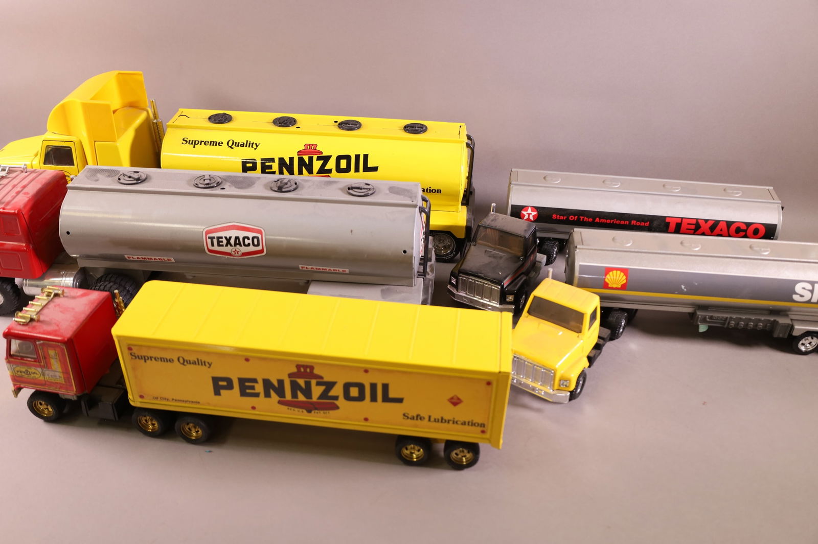 5 ERTL GAS AND OIL TOY TRUCKS (1 of 4)