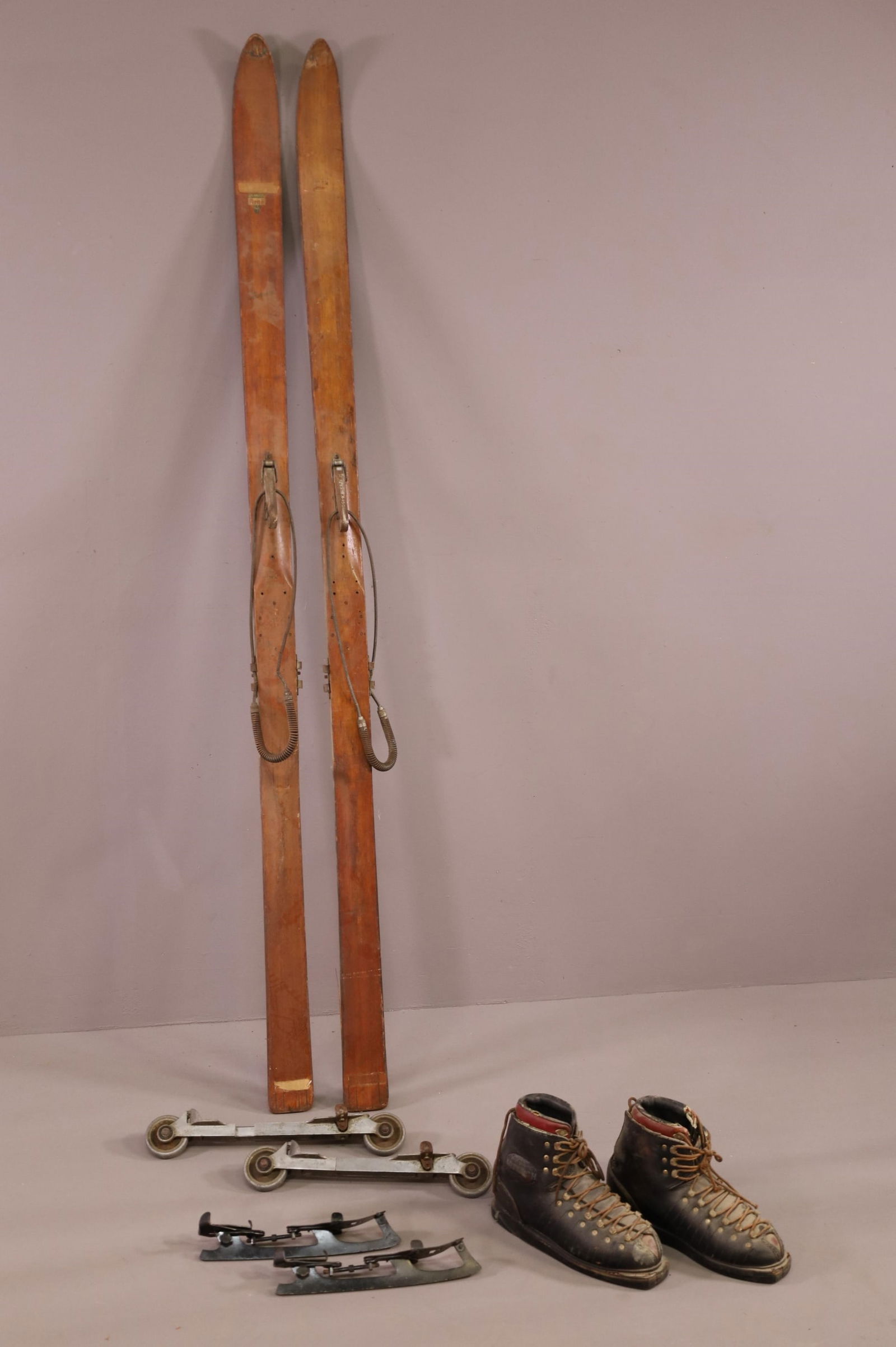 ANTIQUE SPORTS ITEMS (1 of 3)