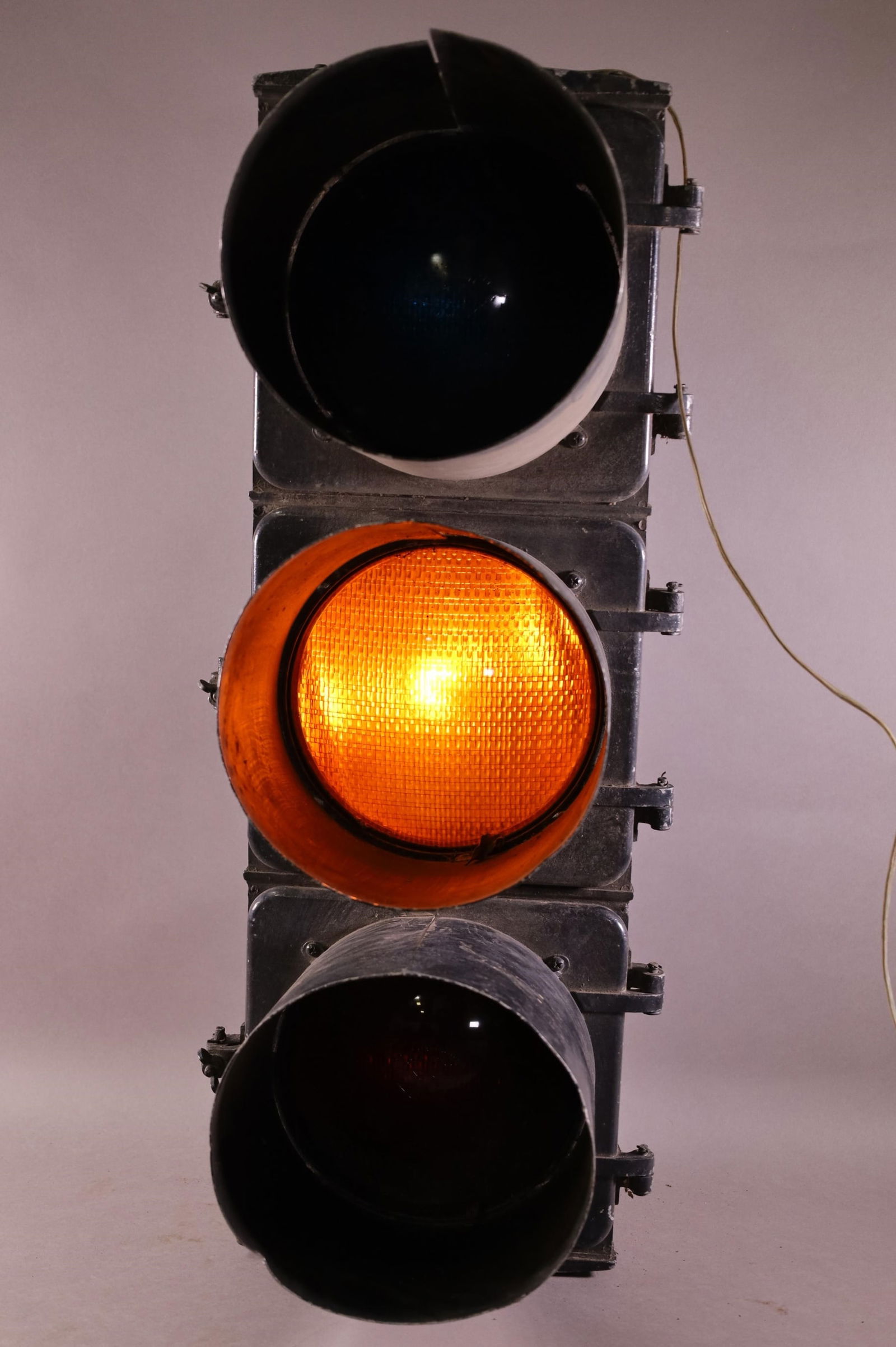 TRAFFIC SIGNAL LIGHT (1 of 4)