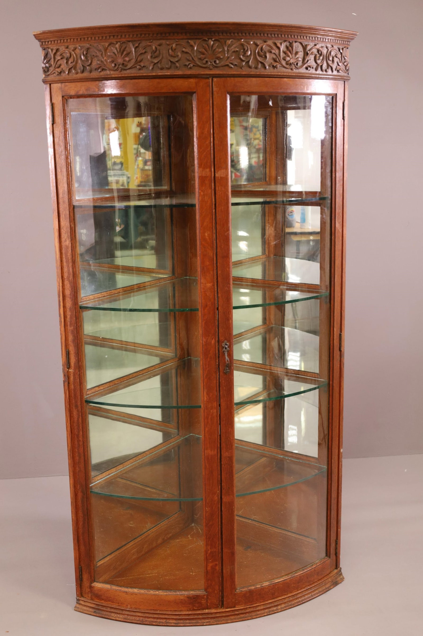 1900'S AM. OAK CORNER CABINET (1 of 2)