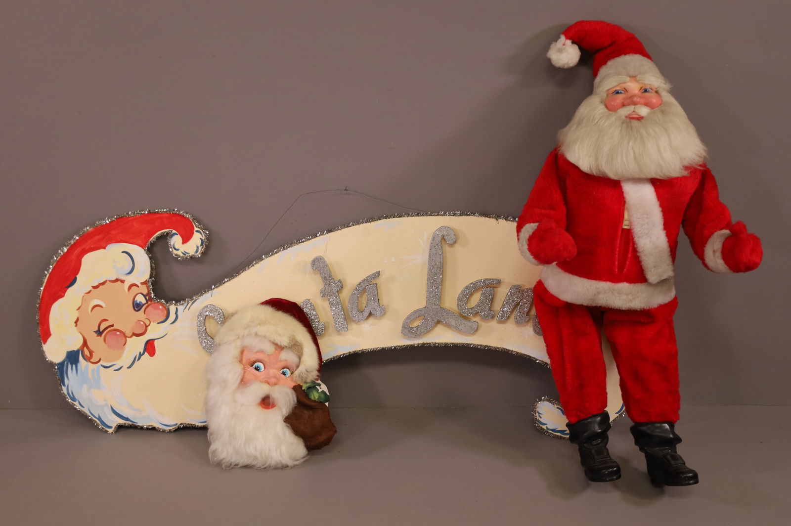 THREE PIECES OF VINTAGE CHRISTMAS DECORATIONS (1 of 5)